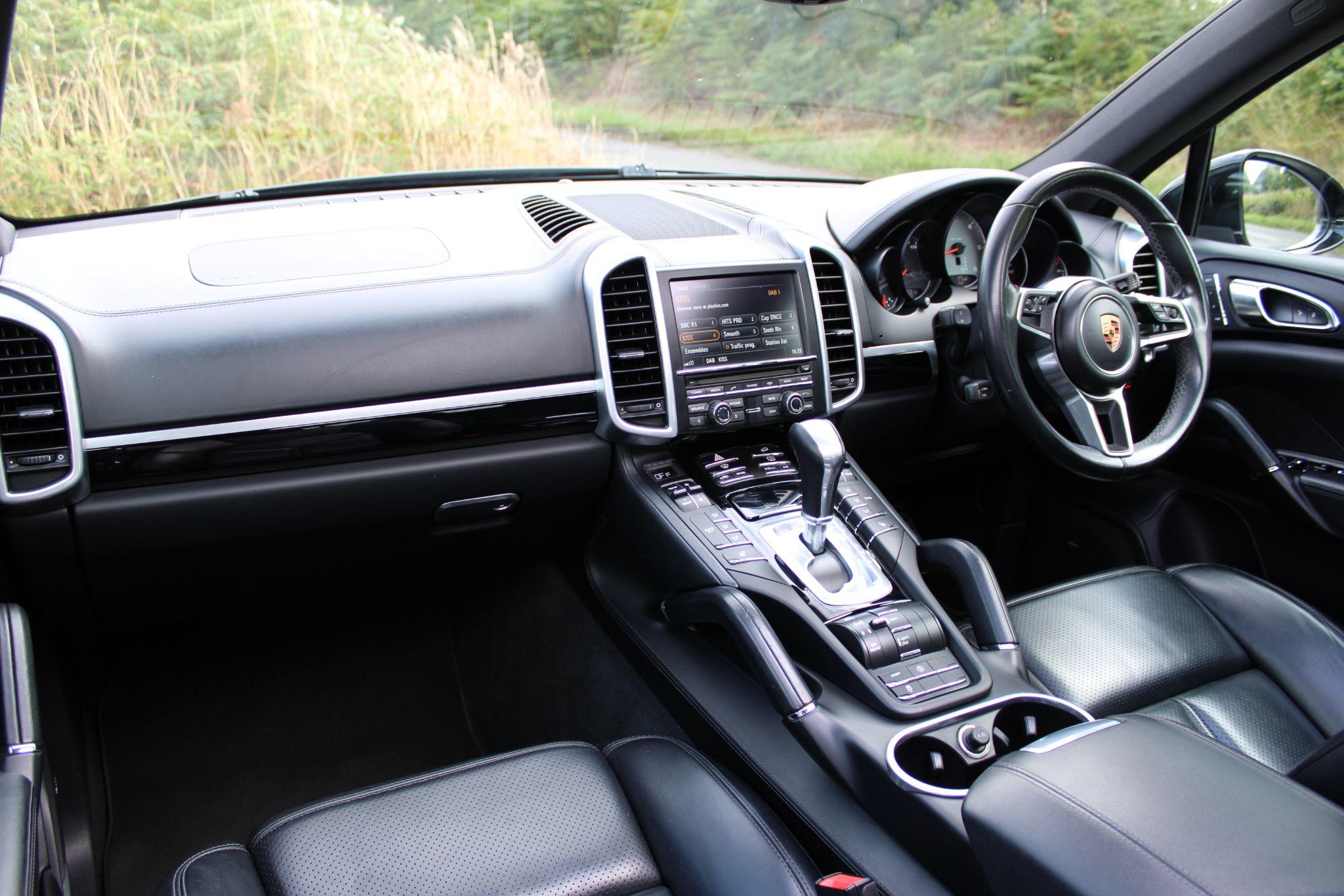 2016 Porsche Cayenne 4.2 TD V8 S TiptronicS 4WD Euro 6 (s/s) 5dr • 87,000 miles image 35