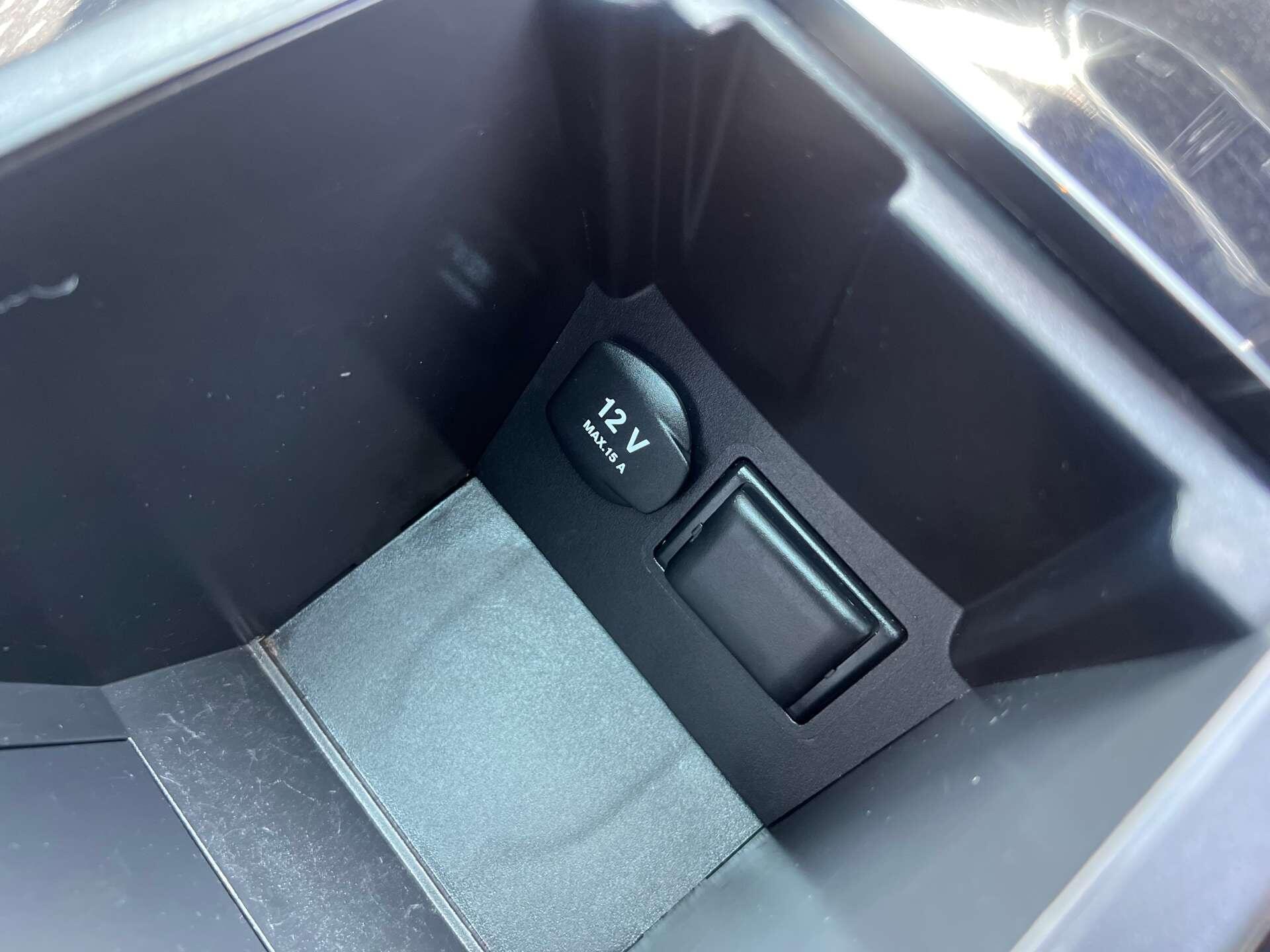Infiniti Q30 view 27