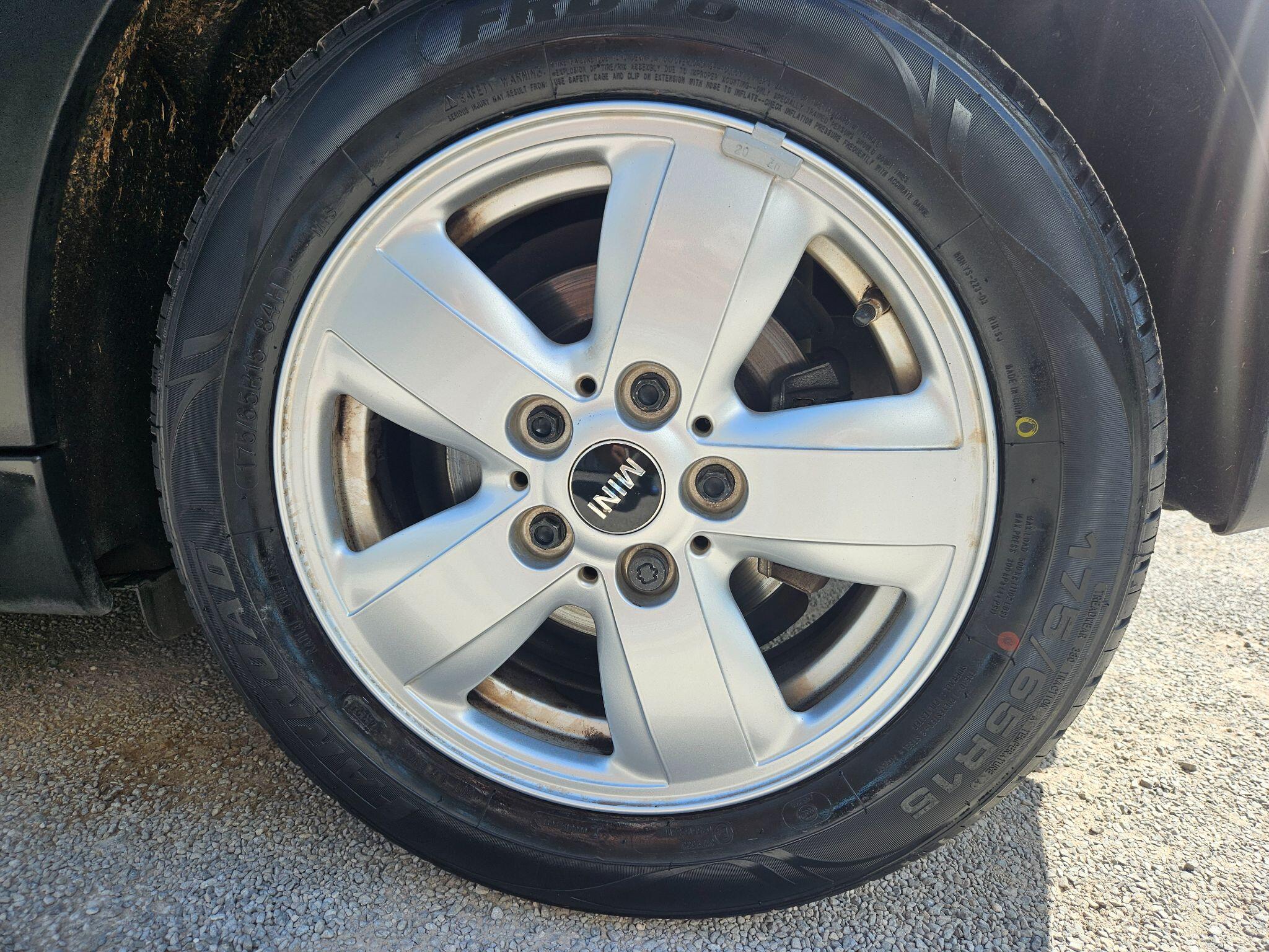 2018 MINI Hatch image 41