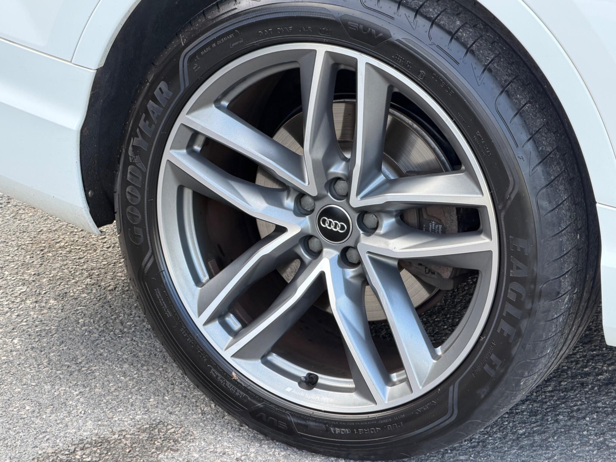 Audi Q7 view 54