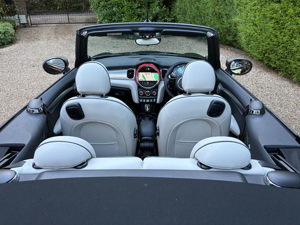 Mini Convertible view 21