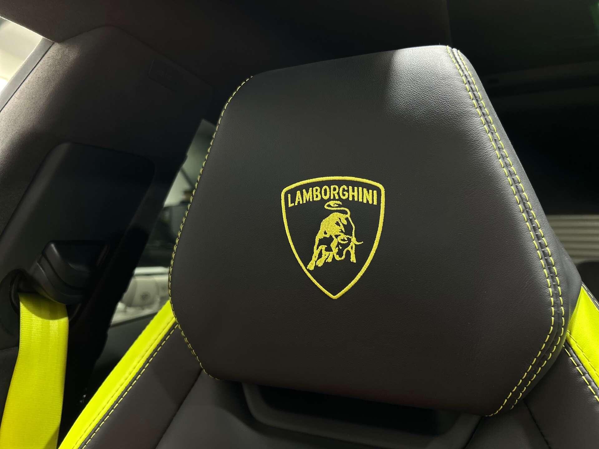 Lamborghini Urus view 37