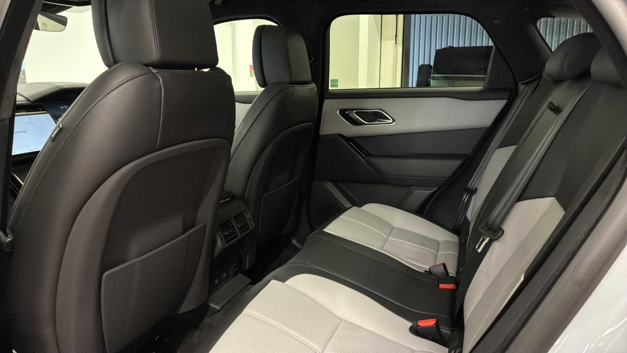 Land Rover Range Rover Velar view 4