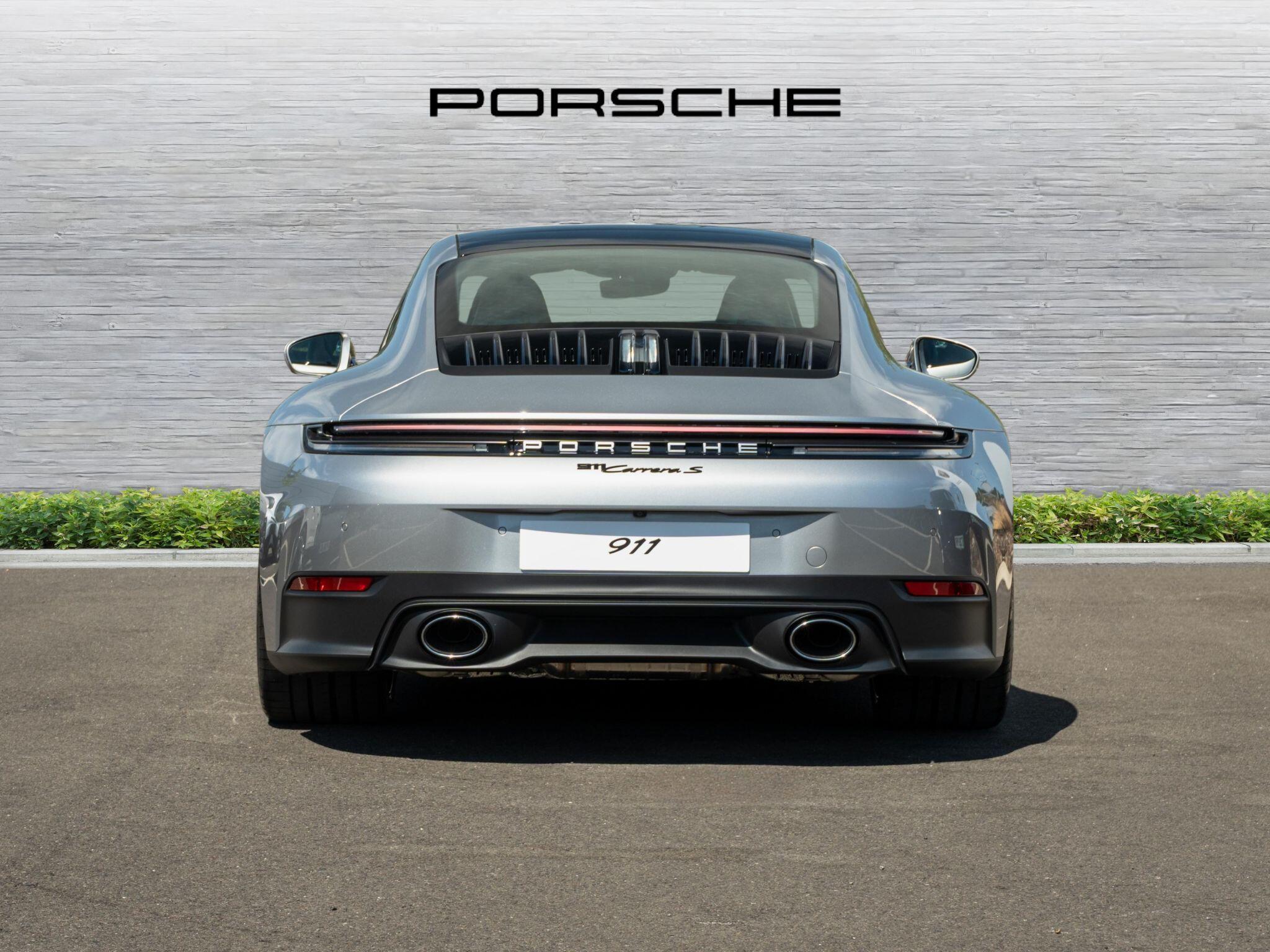 Porsche 911 view 6