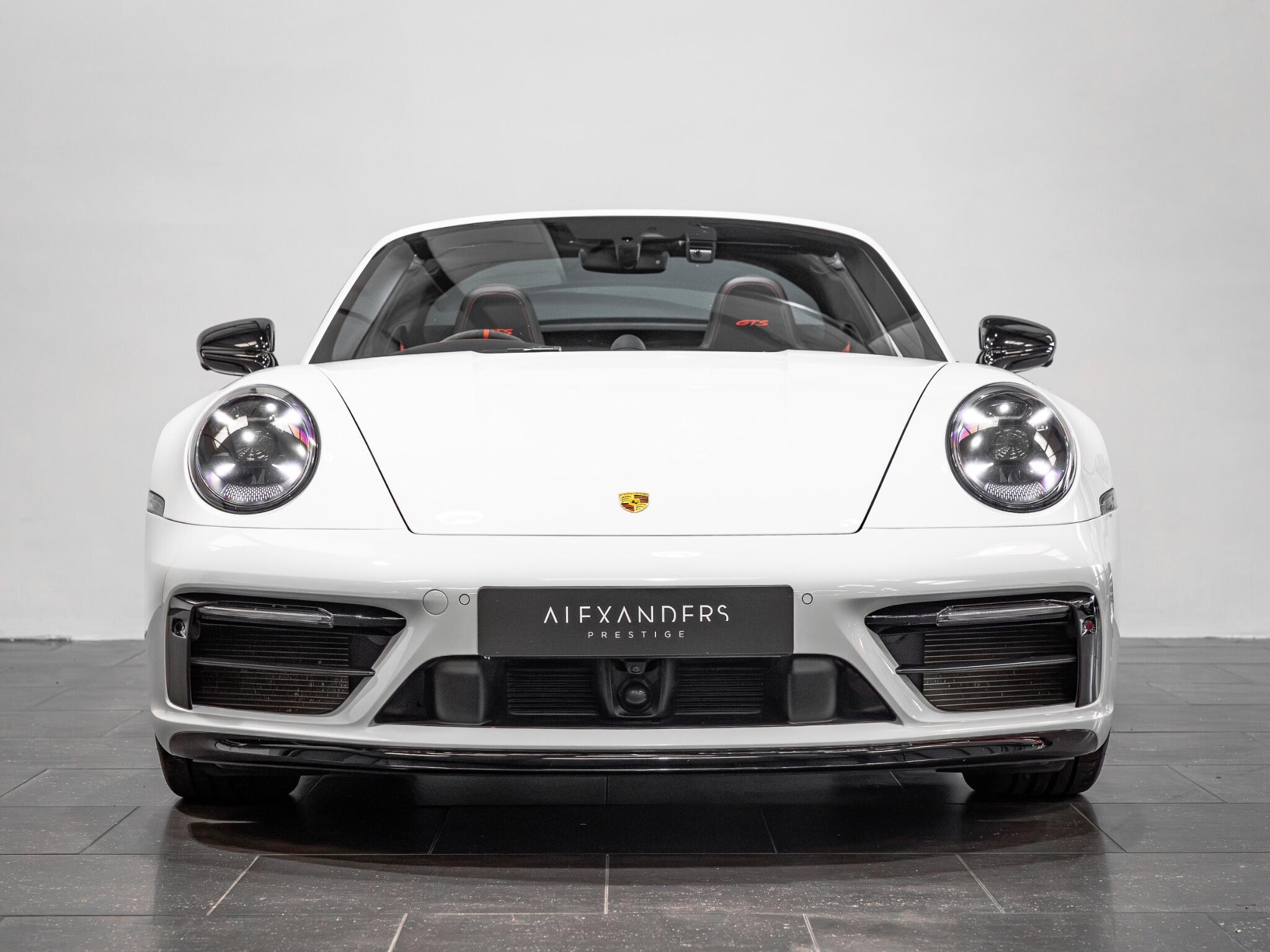 Porsche 911 view 10