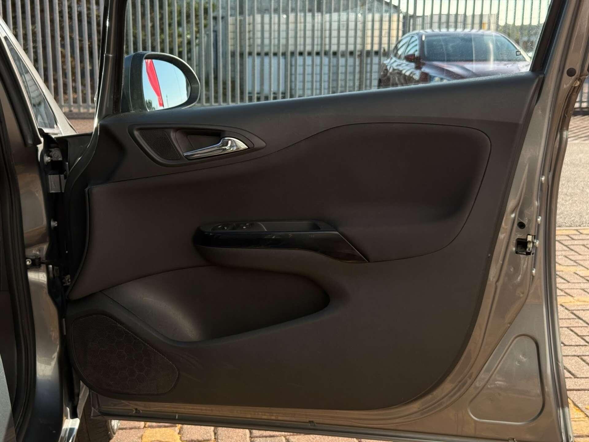Vauxhall Corsa view 20