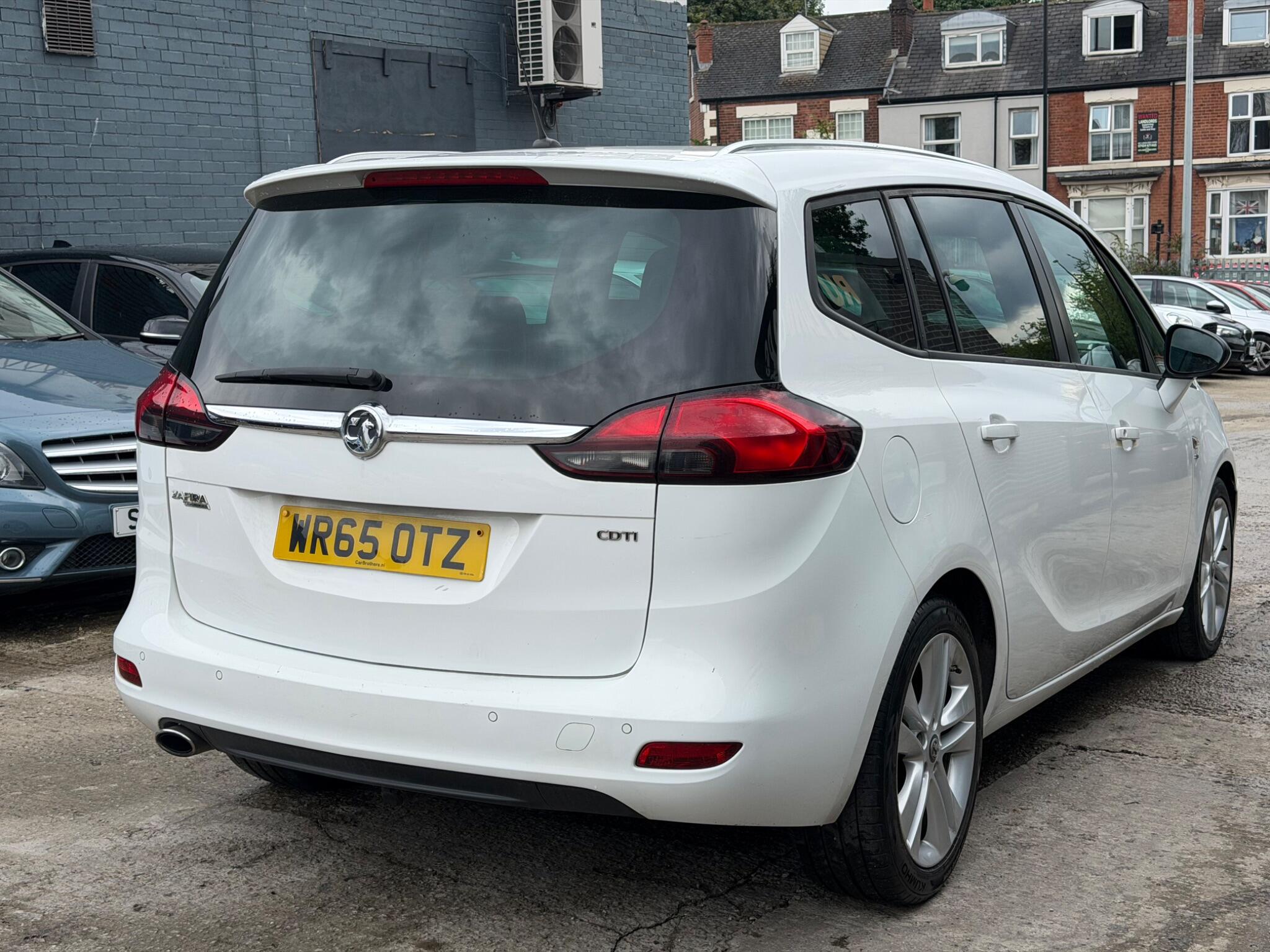 Vauxhall Zafira Tourer view 4