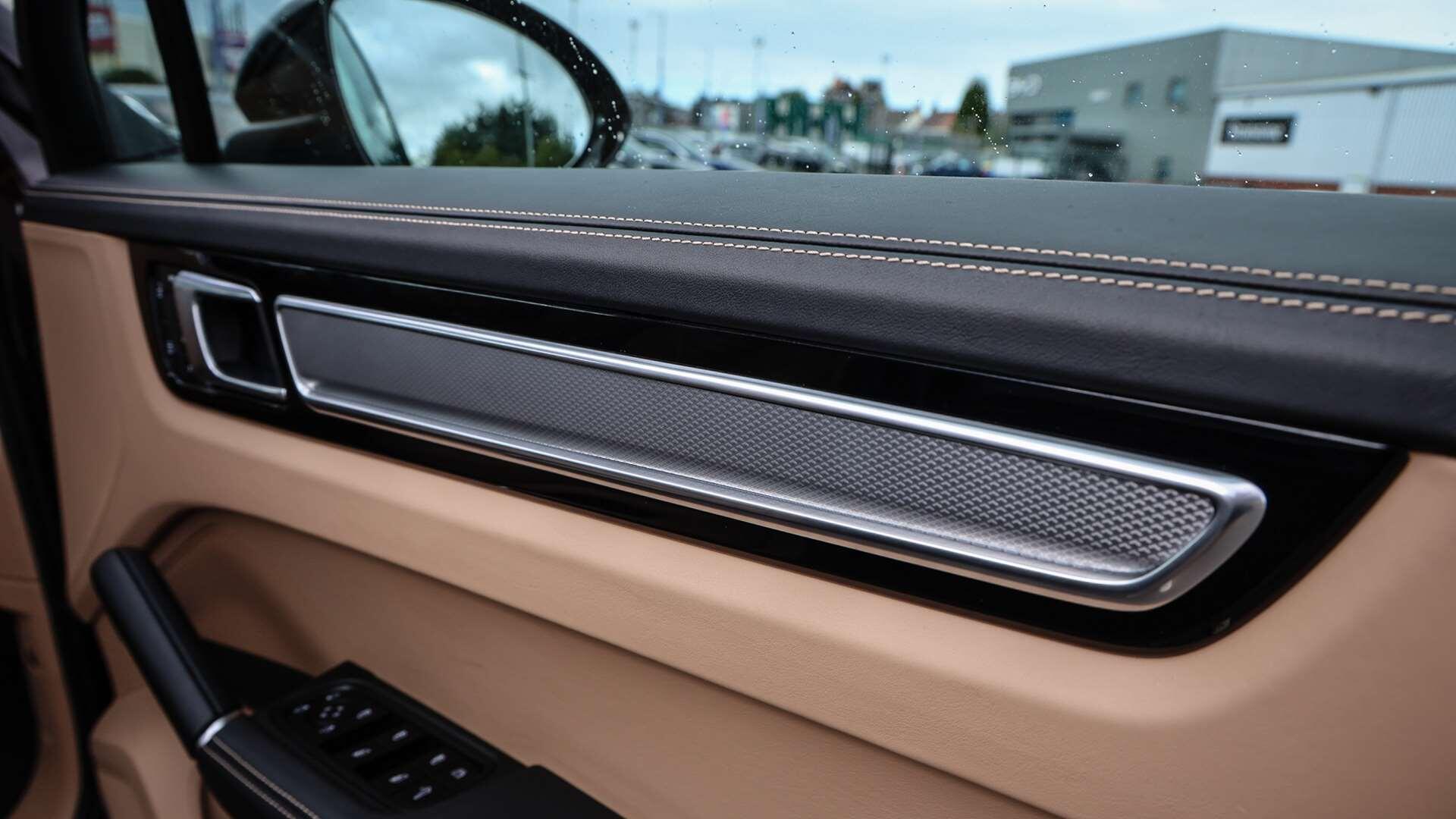 Porsche Cayenne view 29