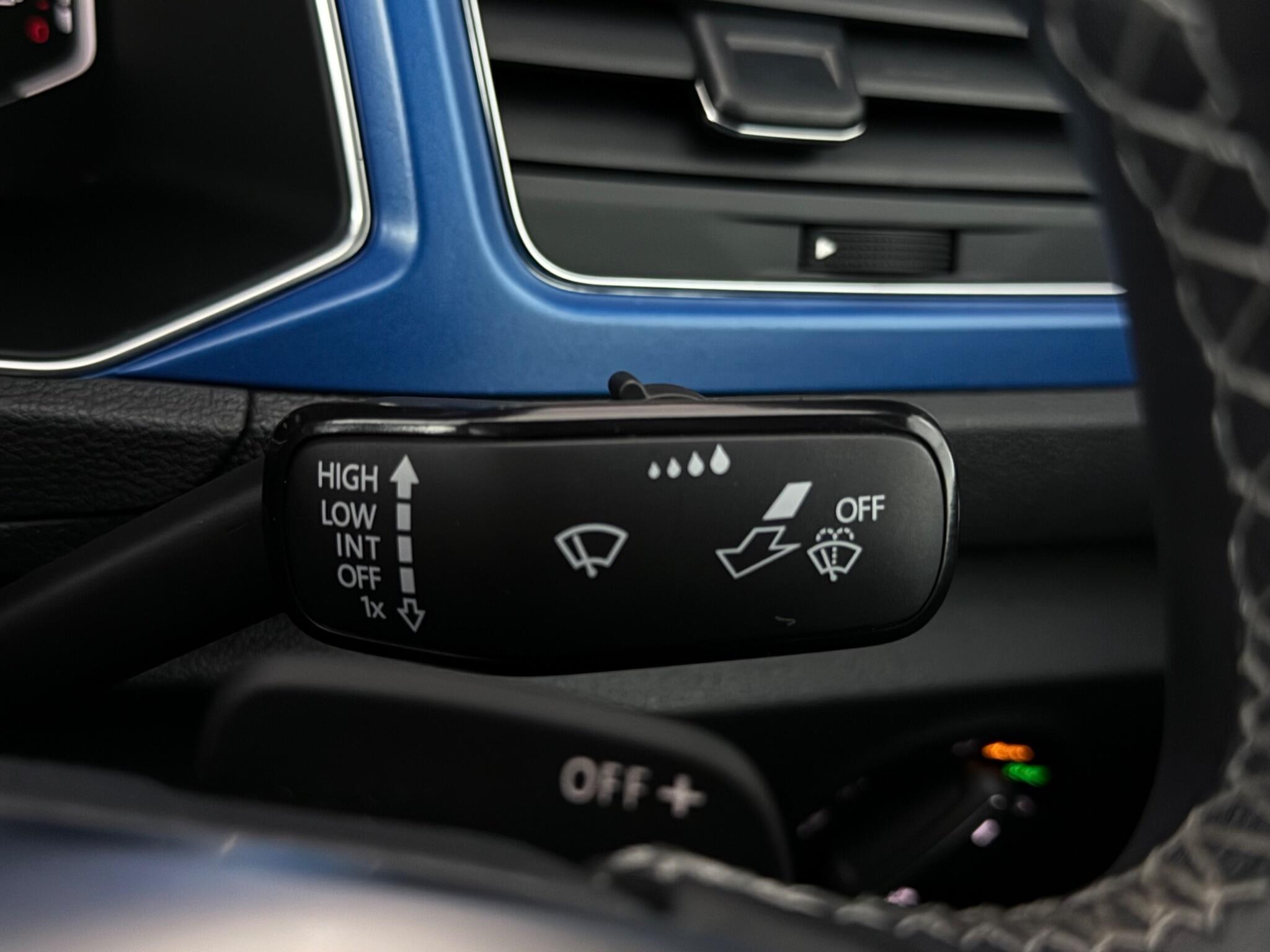 Volkswagen T-Roc view 18