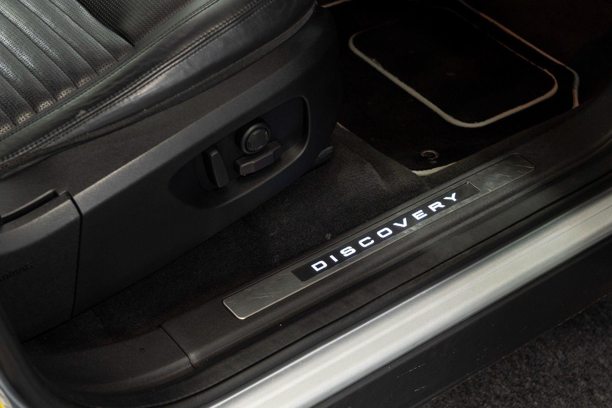 Land Rover Discovery Sport view 7