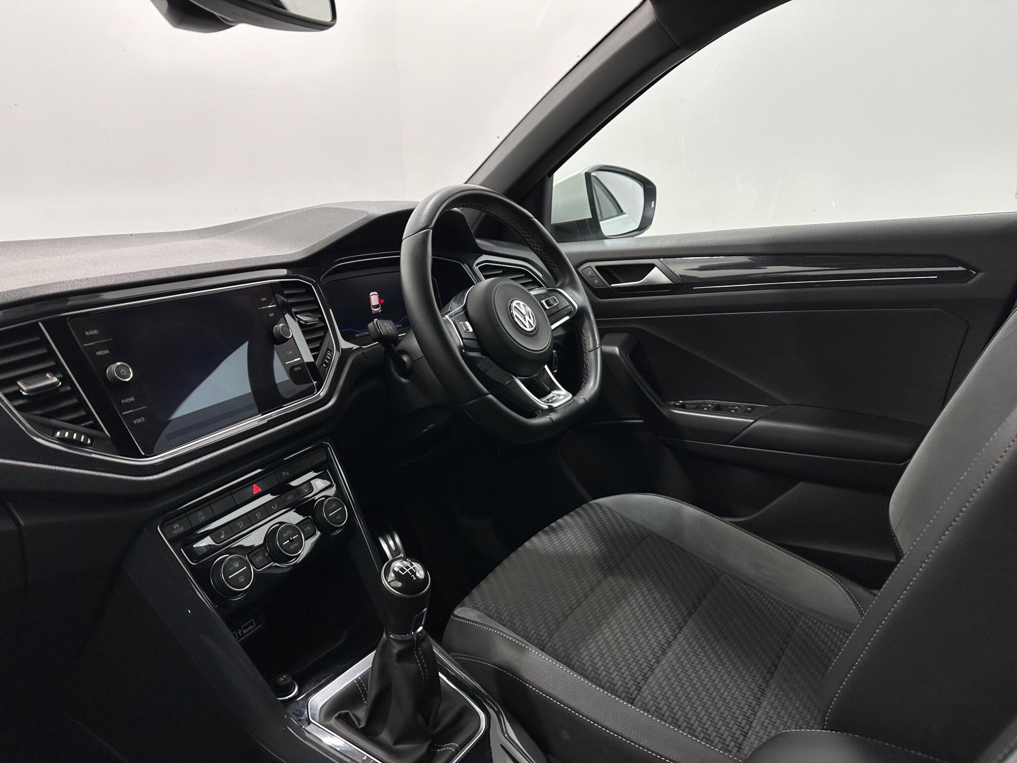 Volkswagen T-Roc view 31