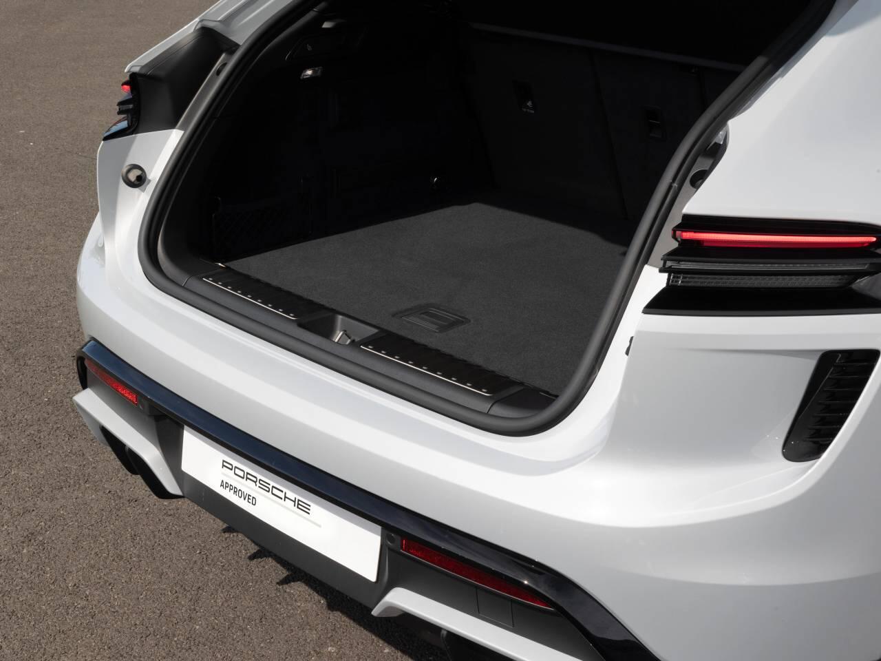 Porsche Macan view 77