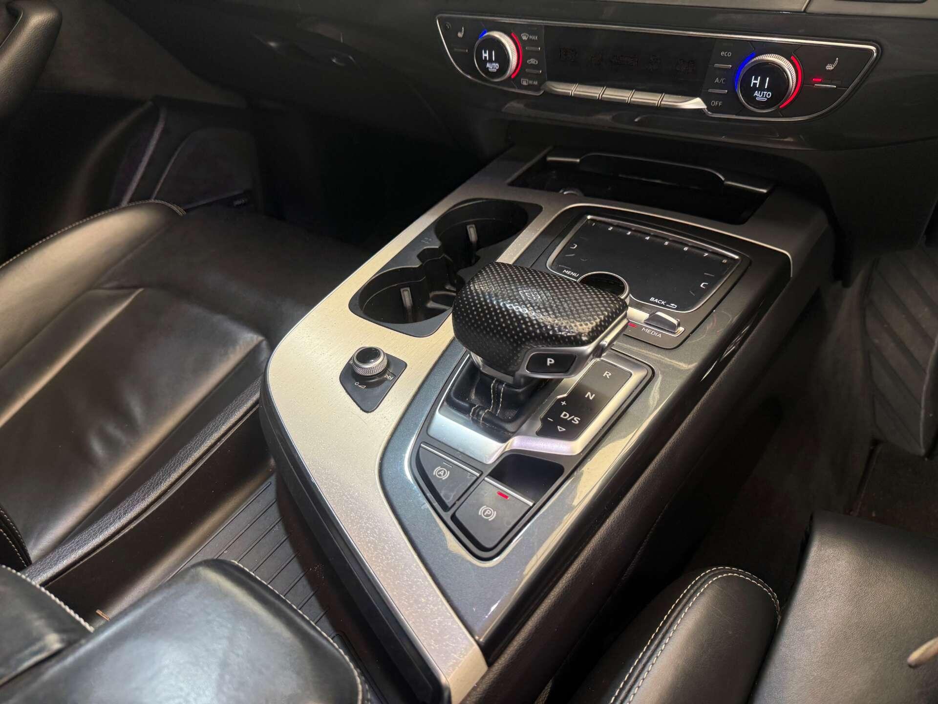 Audi Q7 view 42