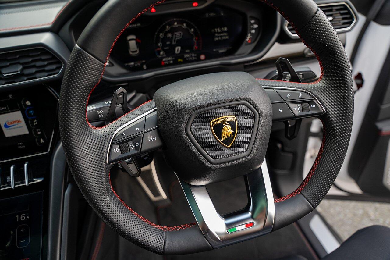 Lamborghini Urus view 57