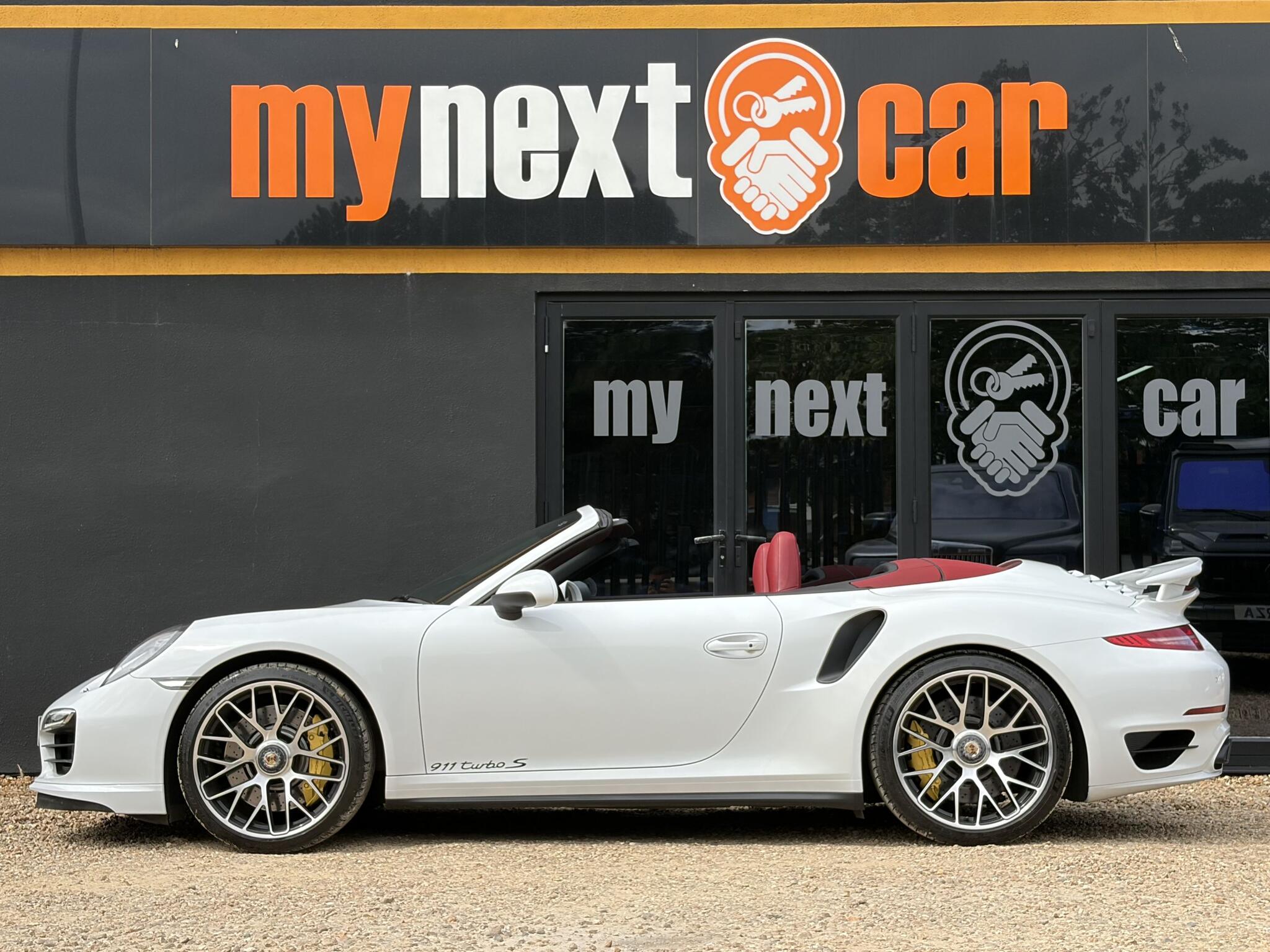 Porsche 911 view 9