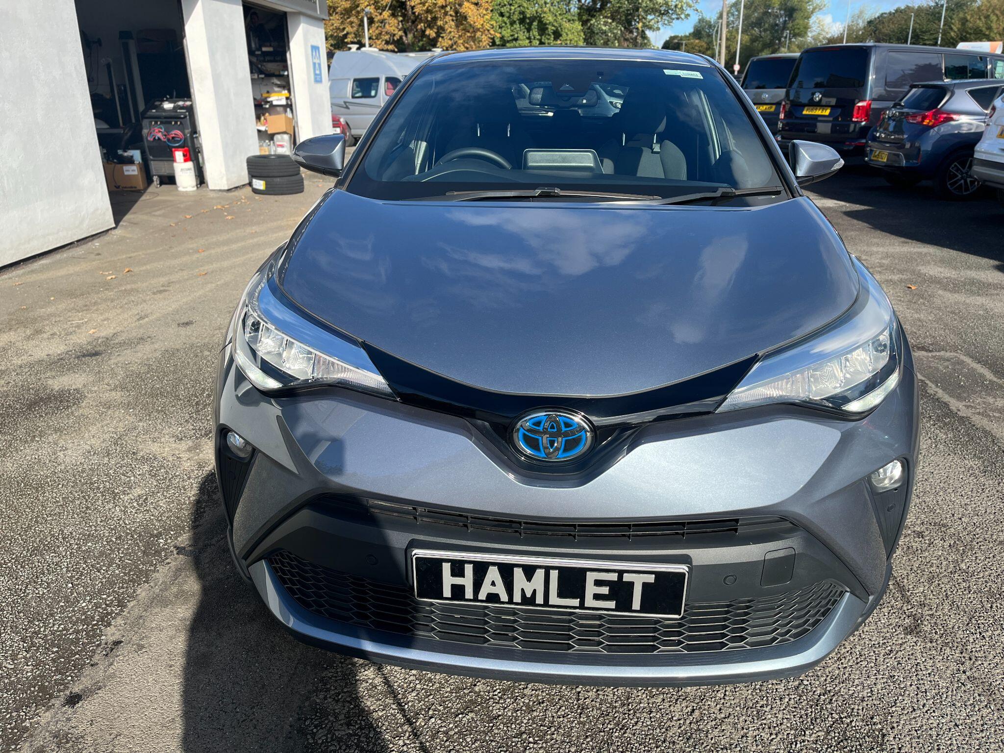 Toyota C-HR view 9