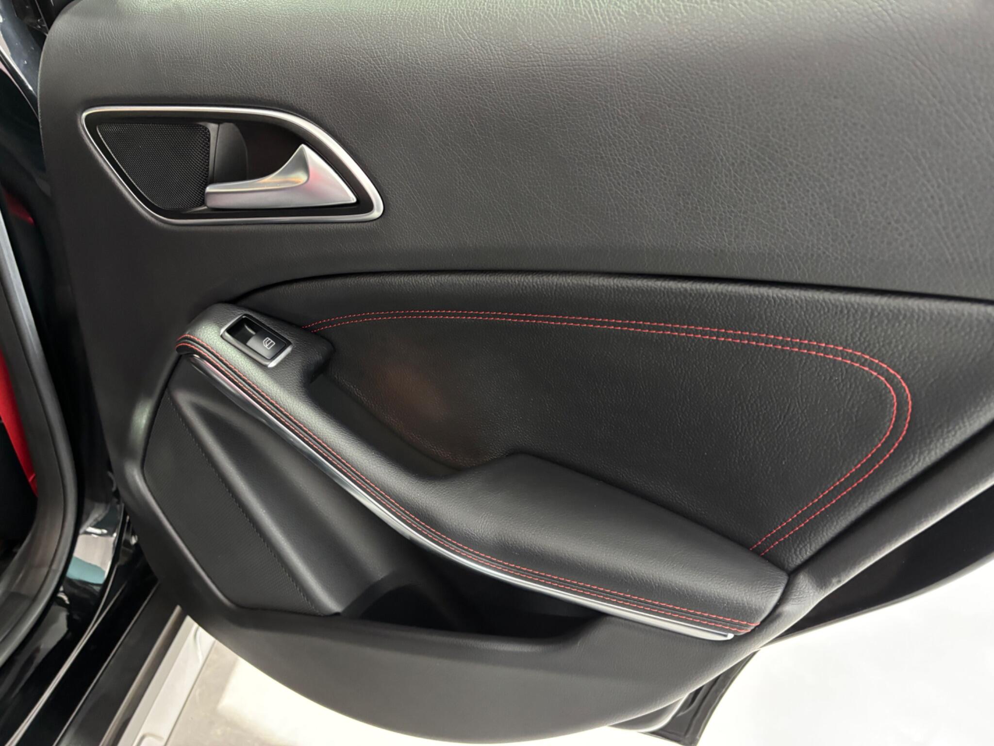 Mercedes-Benz Gla view 11