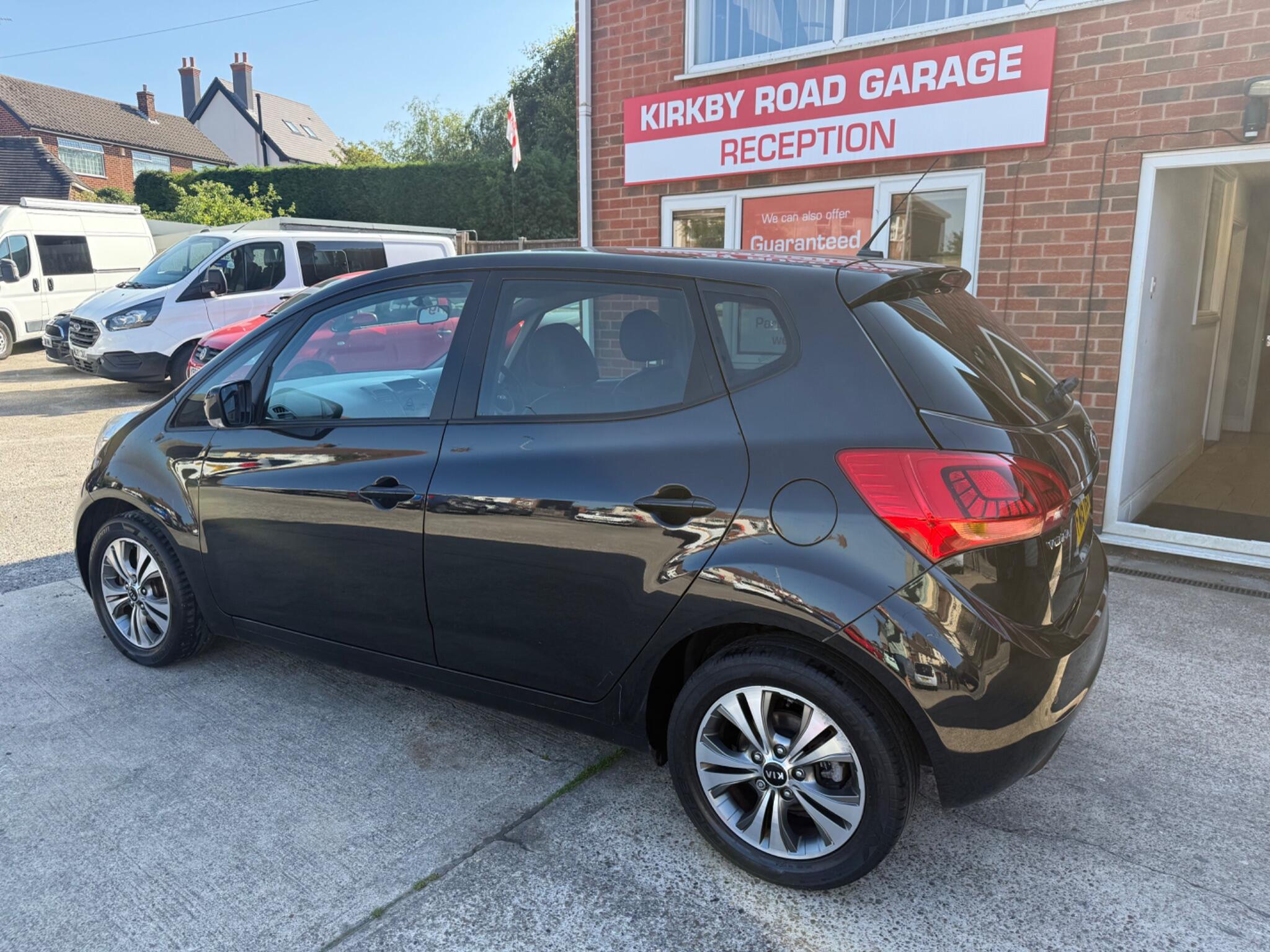 Kia Venga view 3