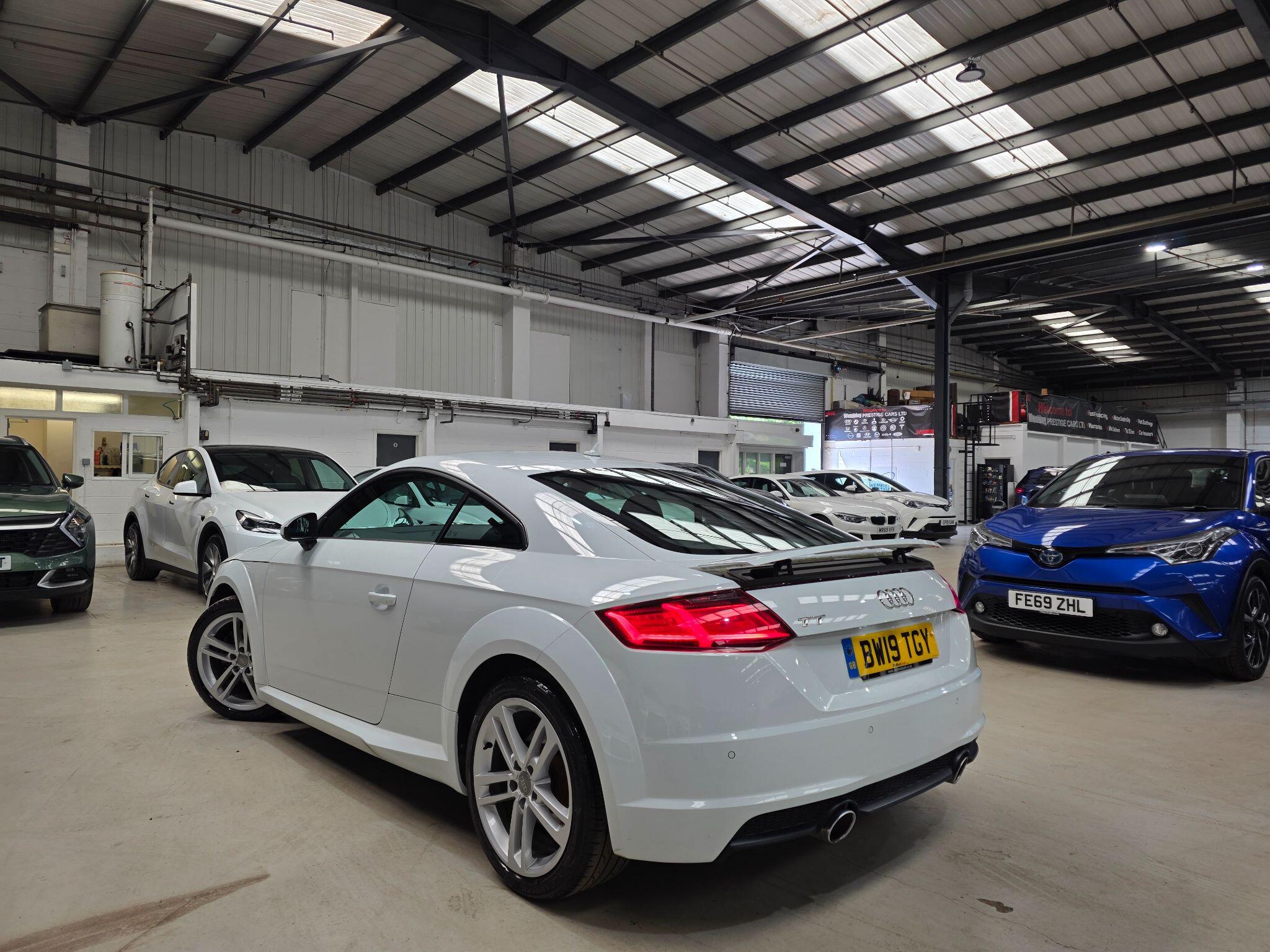 Audi TT view 24