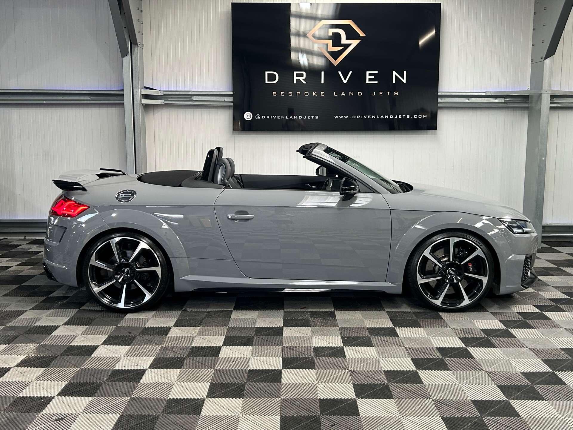 Audi TT RS view 21