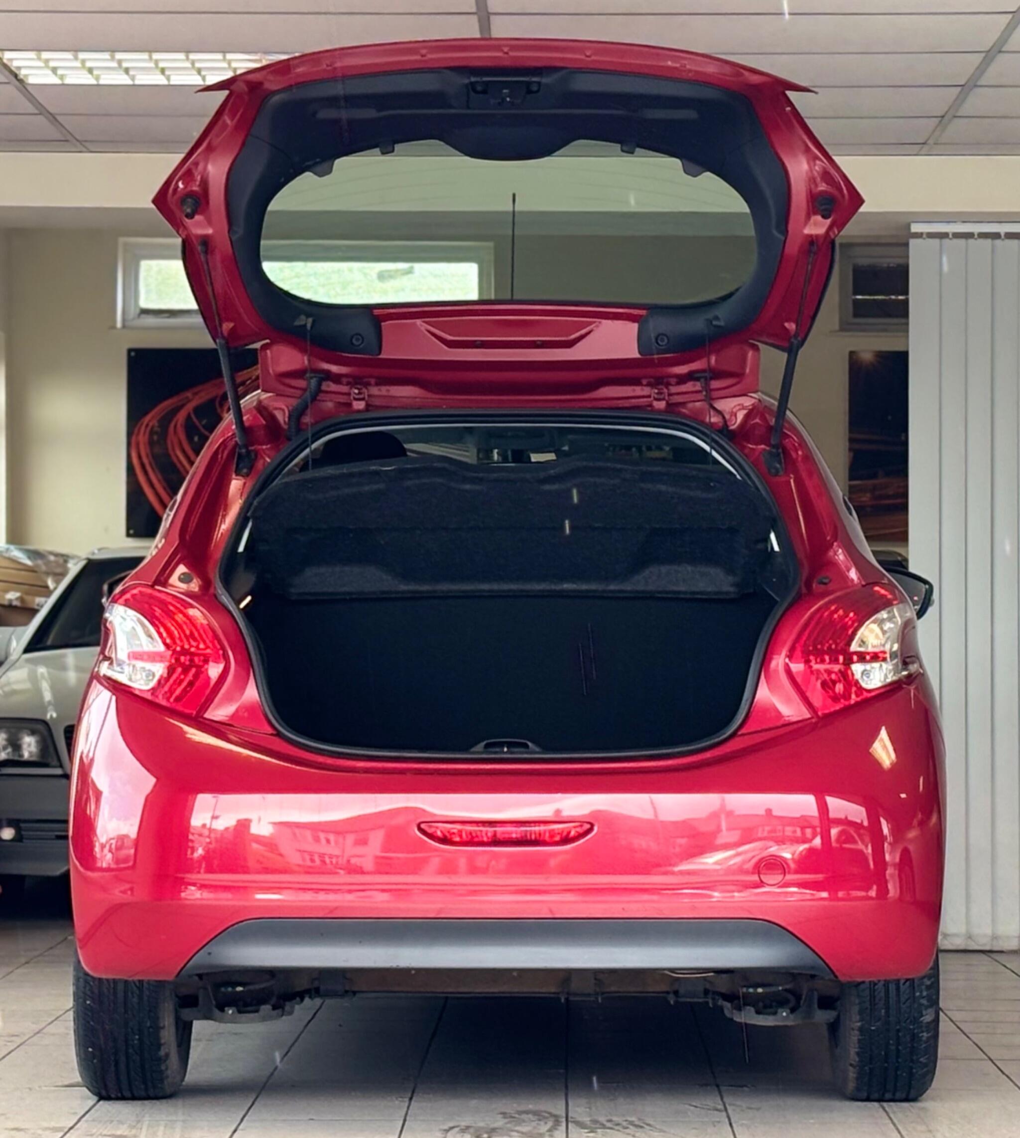 Peugeot 208 view 20