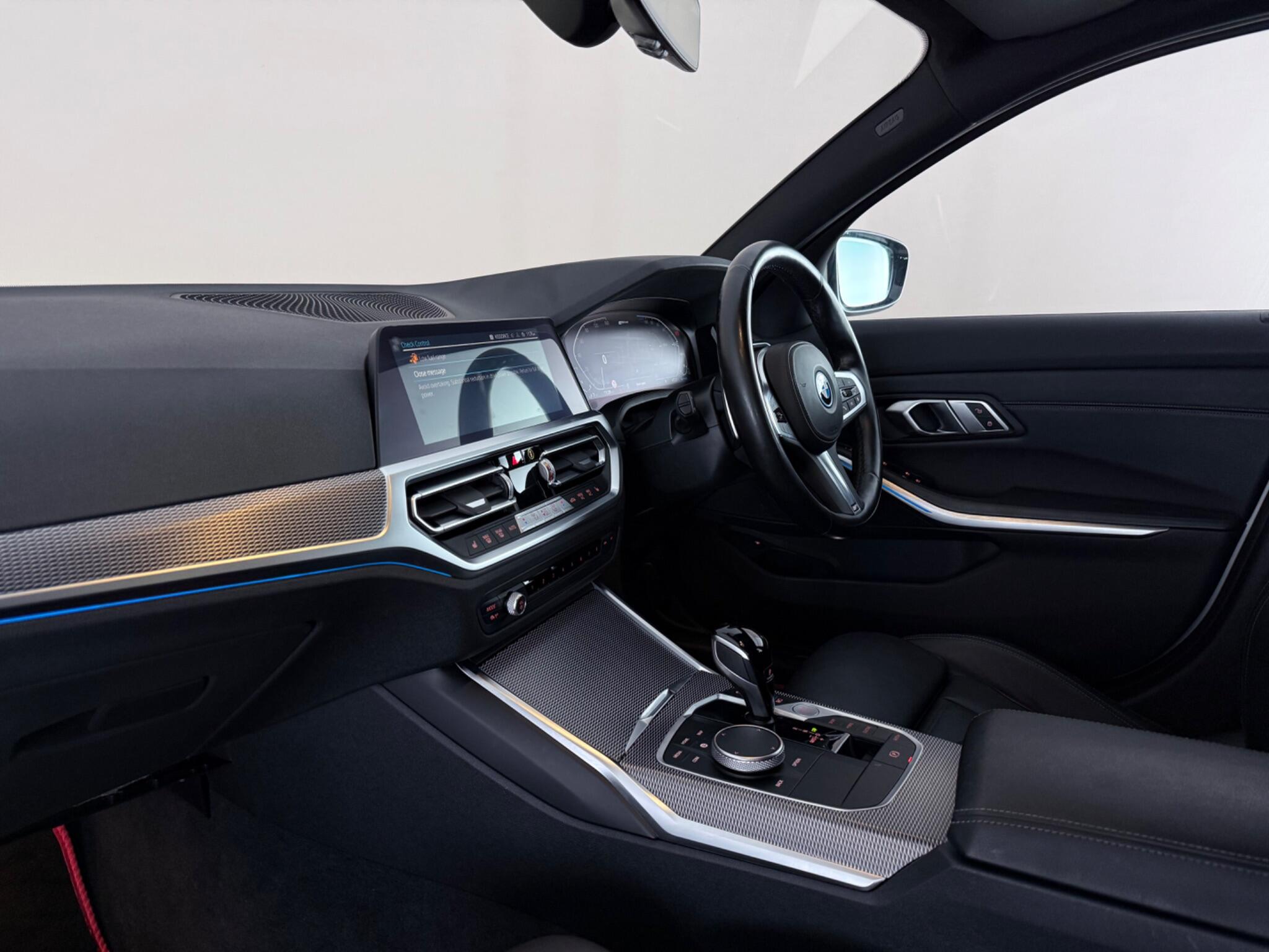BMW 3 Series view 4