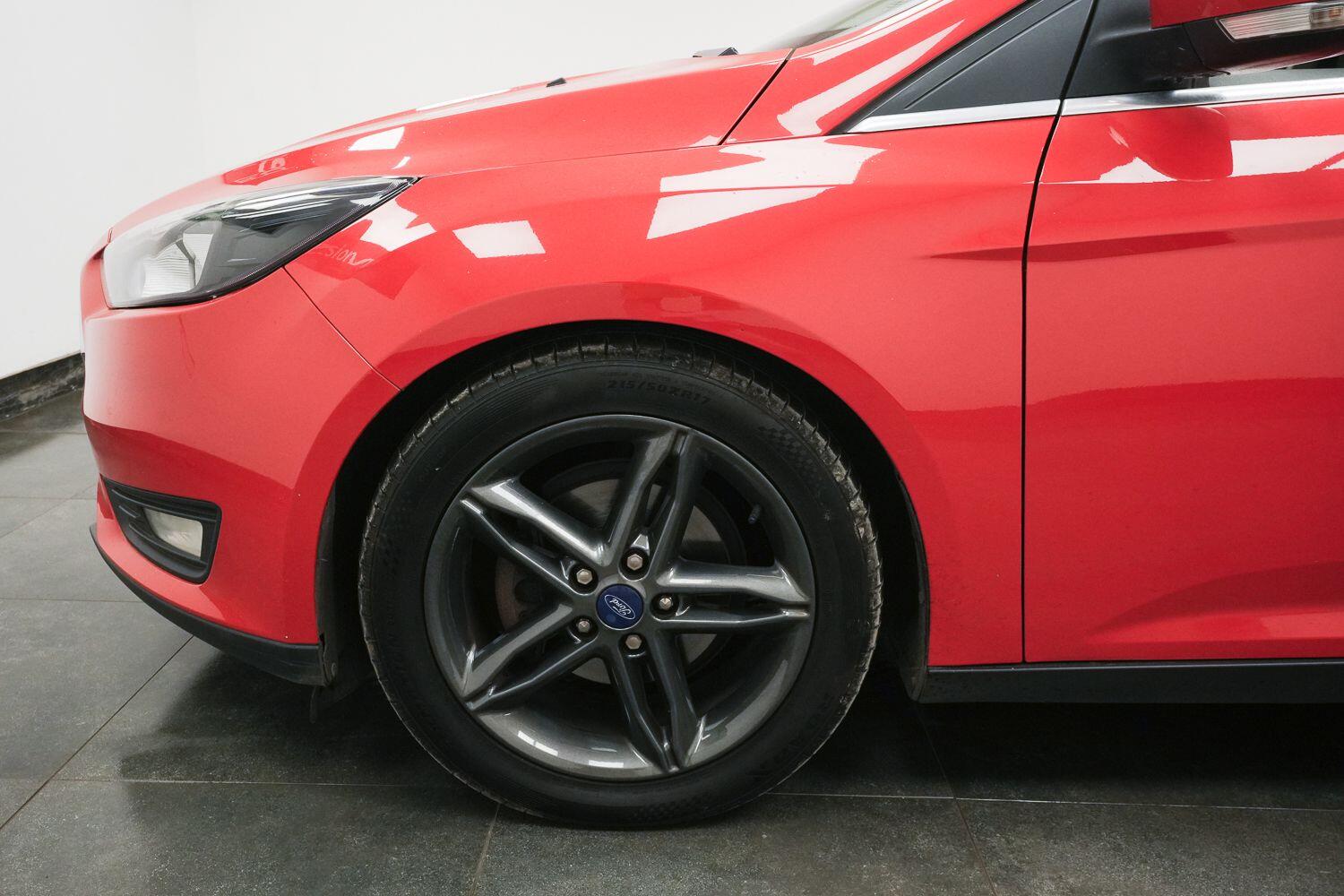 Ford Focus view 6