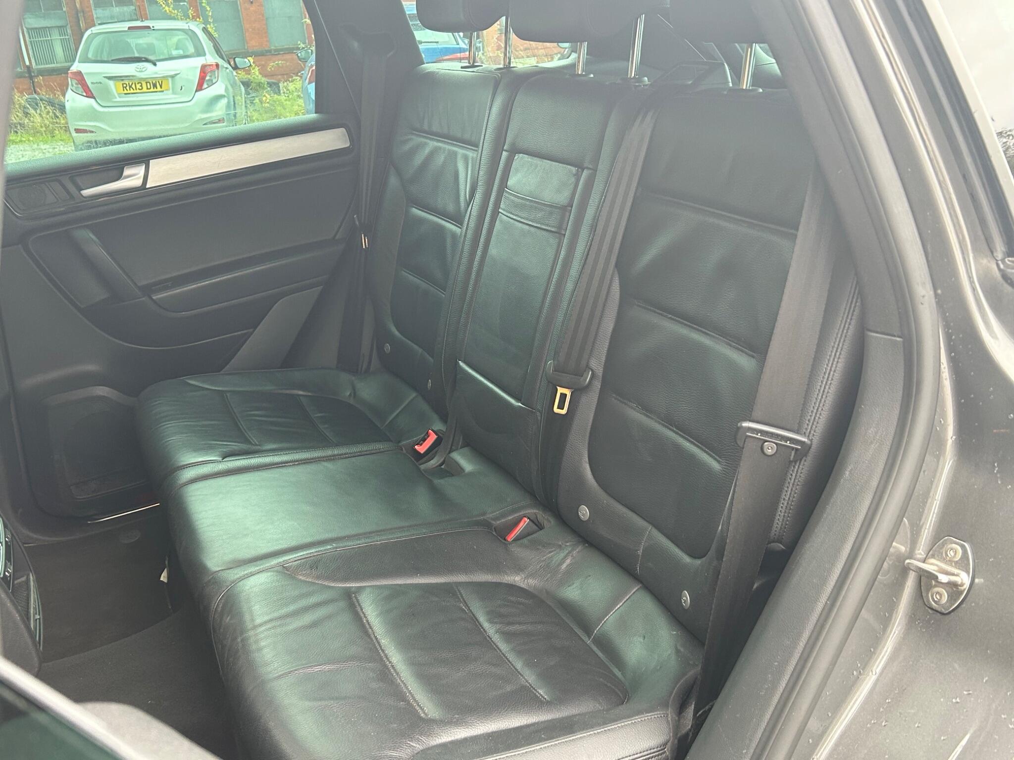 Volkswagen Touareg view 24