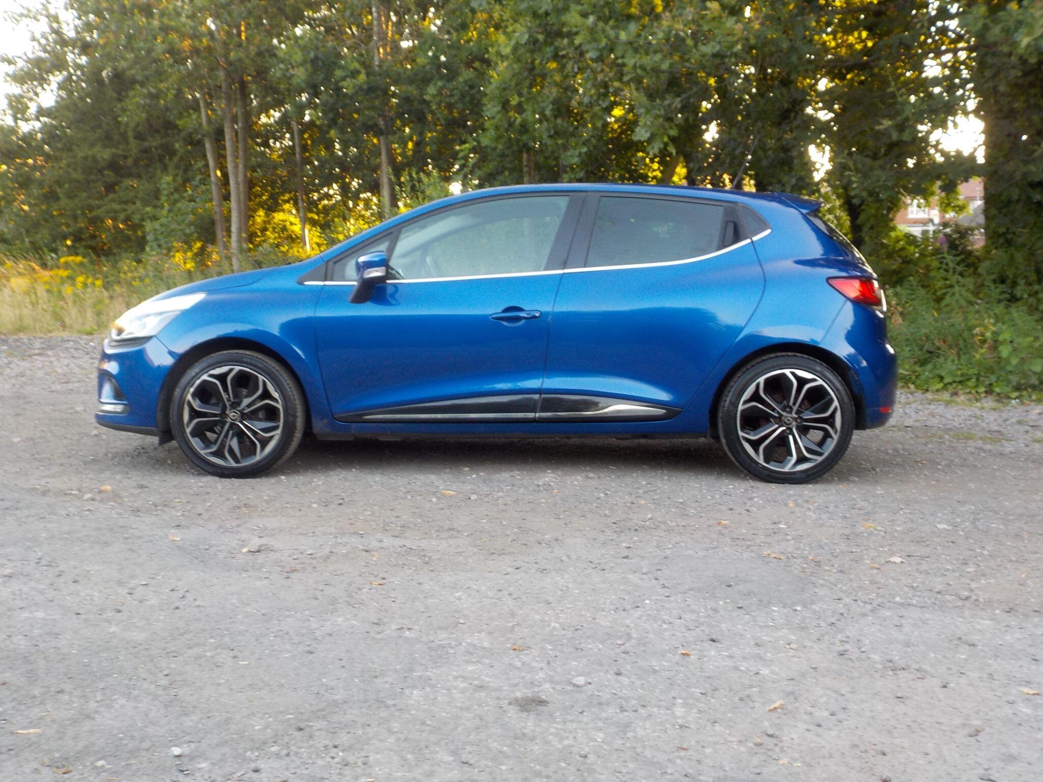 Renault Clio 0.9 TCe Iconic Euro 6 (s/s) 5dr