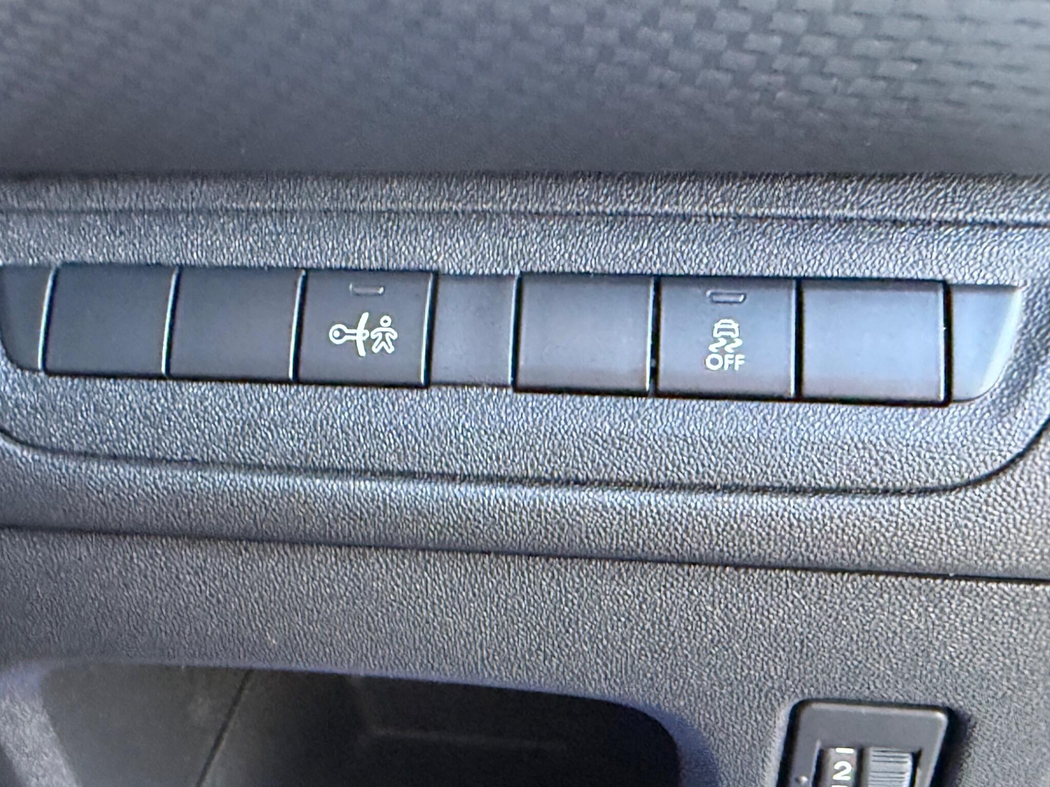 Peugeot 208 view 33