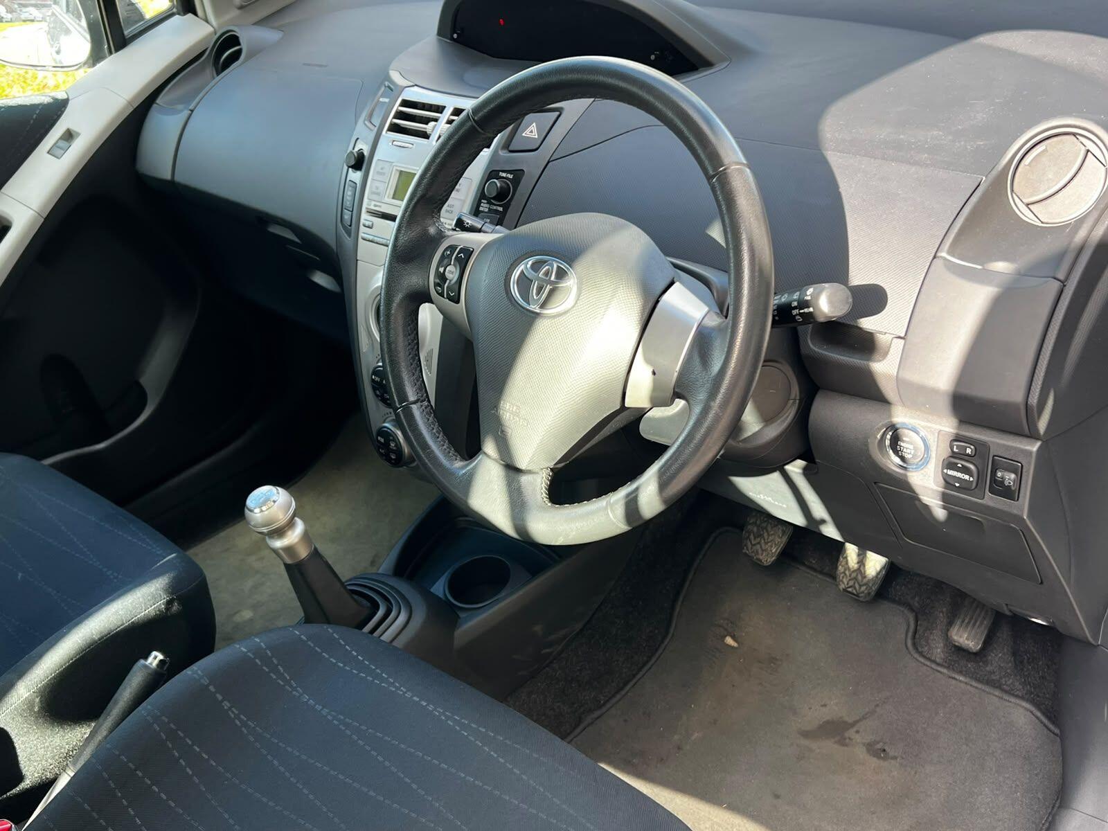 Toyota Yaris view 21