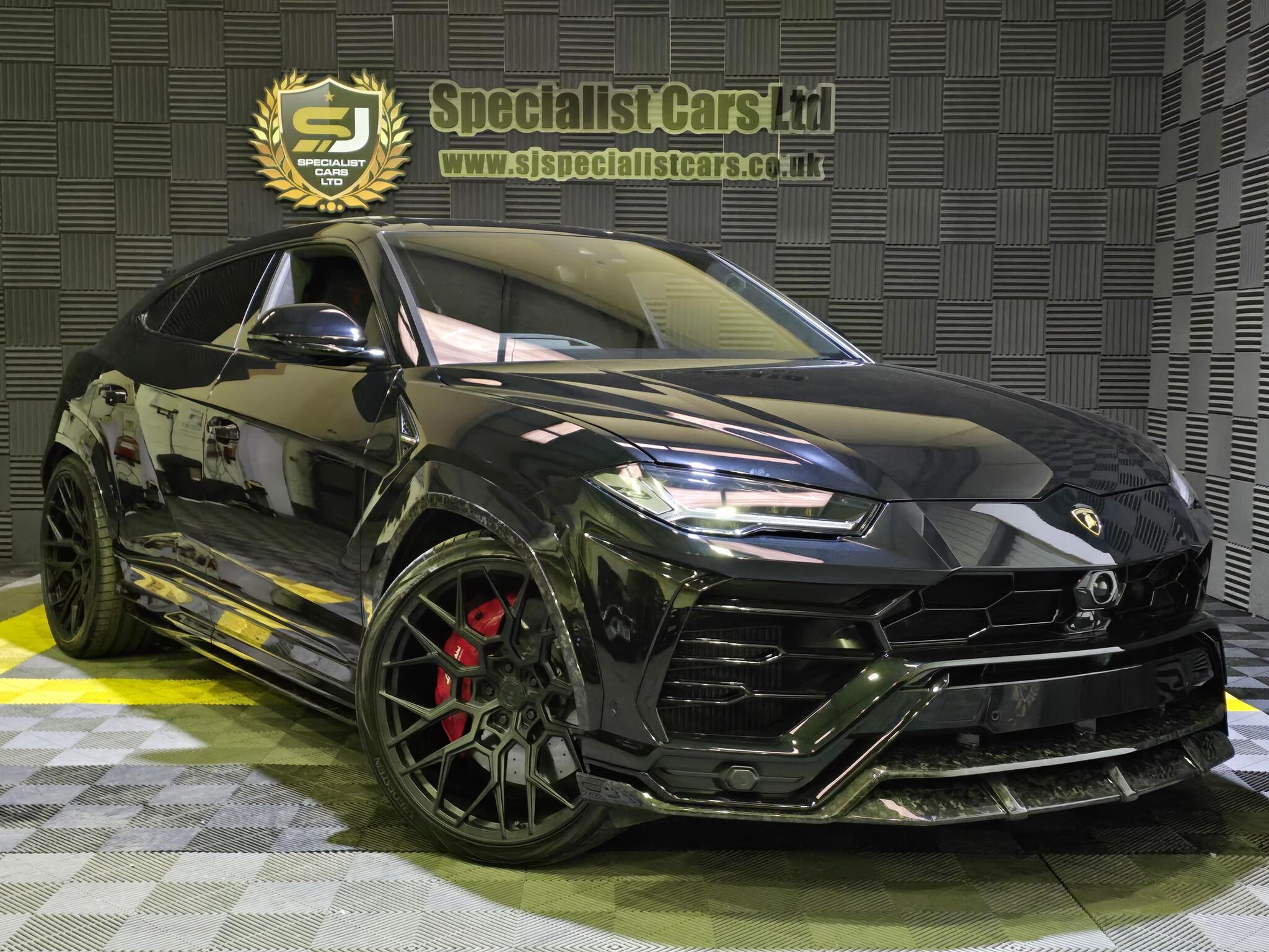 Lamborghini Urus main image