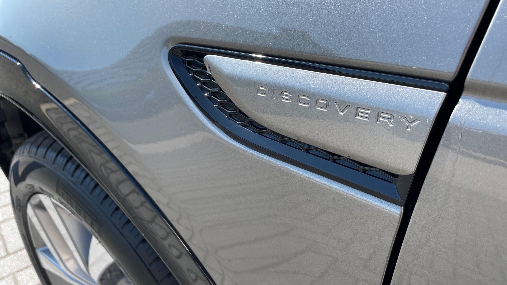 Land Rover Discovery Sport view 28