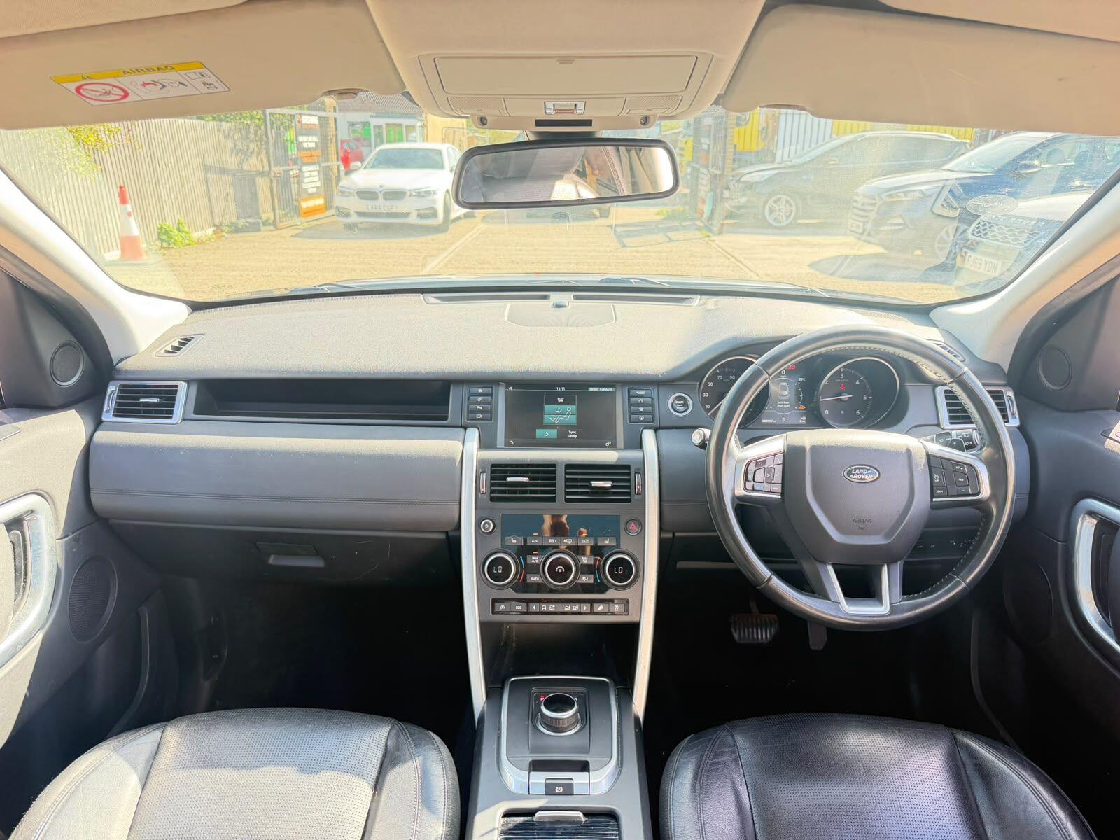 Land Rover Discovery Sport view 35
