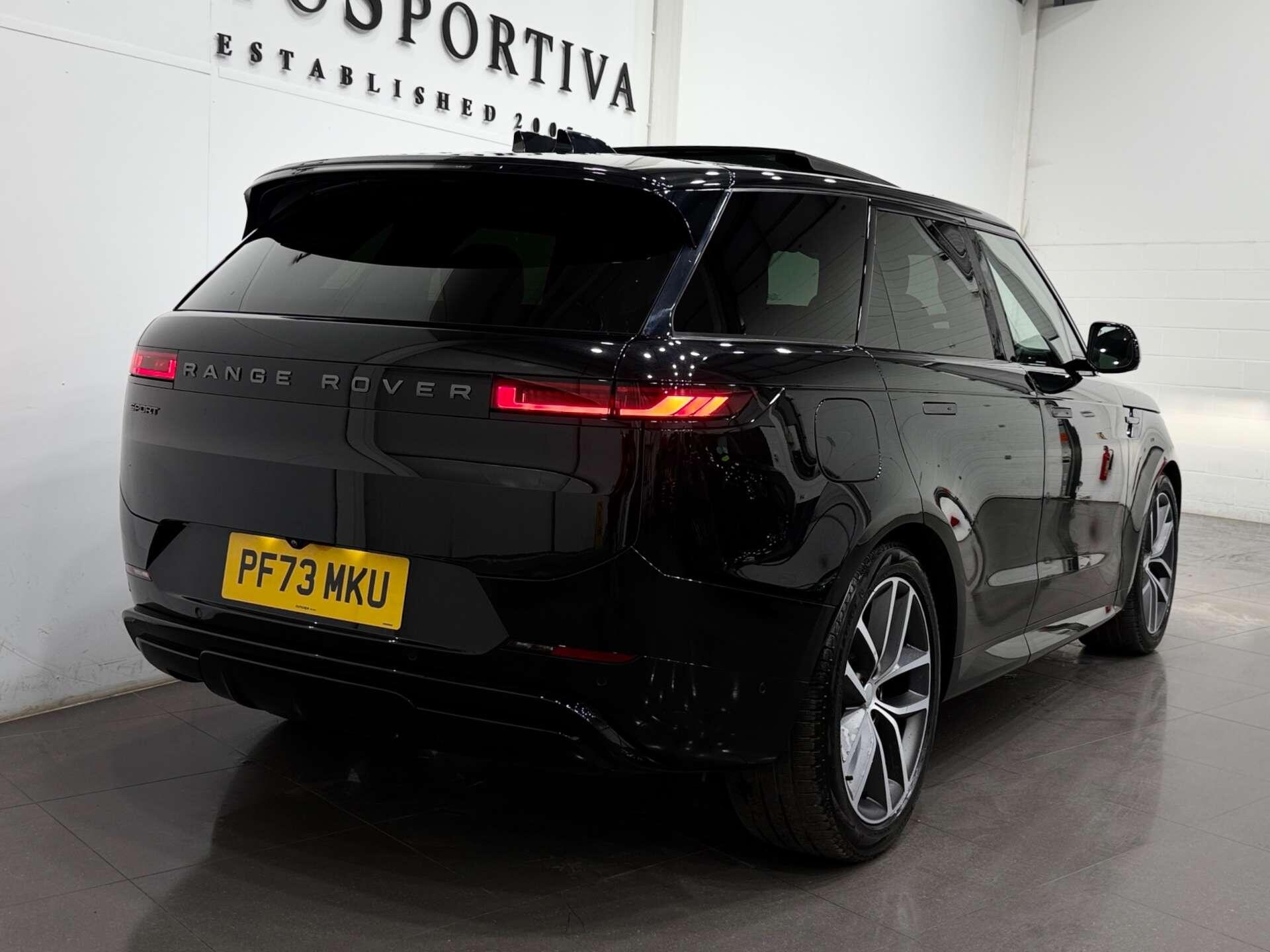 Land Rover Range Rover Sport view 3