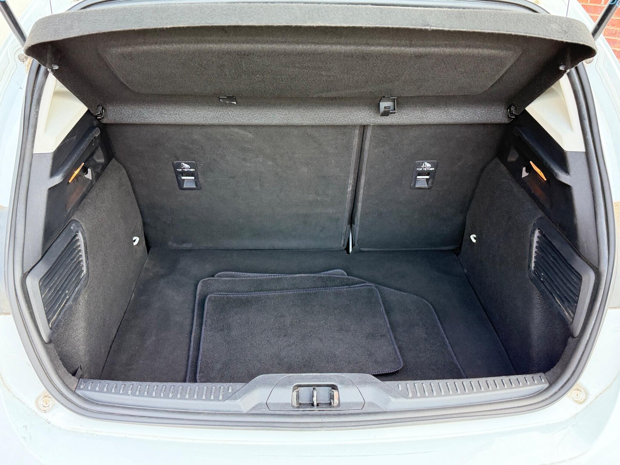 Ford Focus view 27