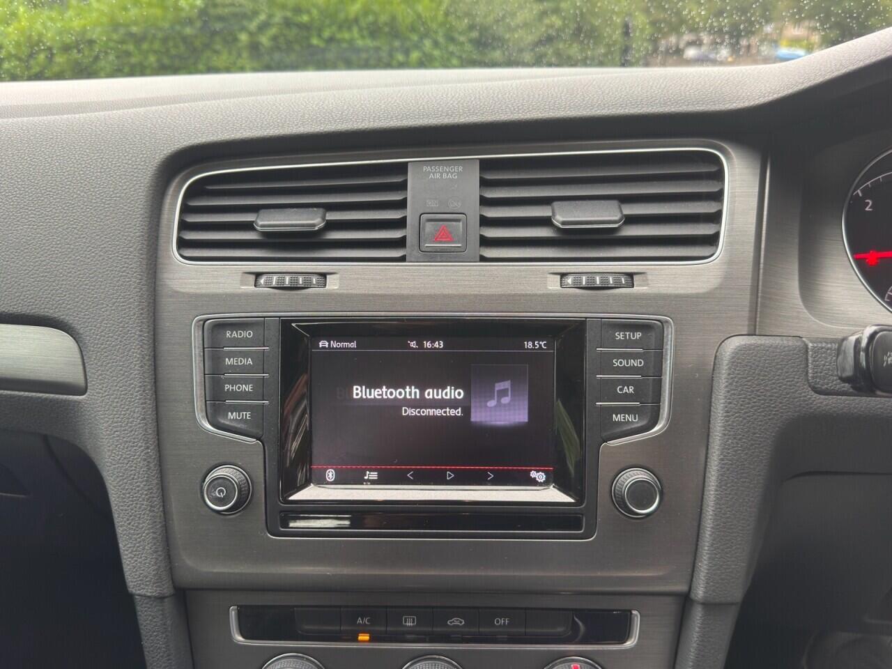 Volkswagen Golf view 20