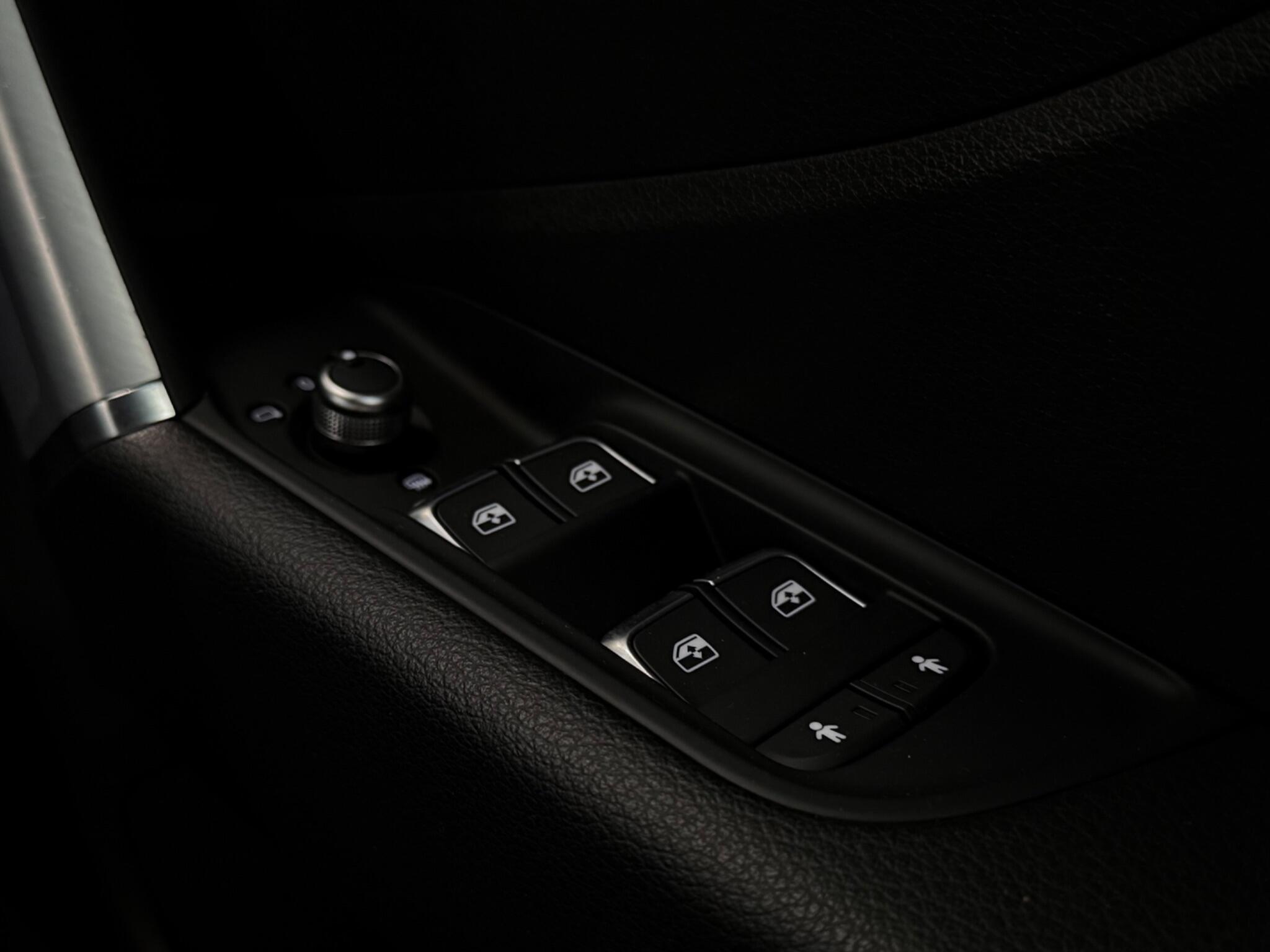 Audi Q2 view 18