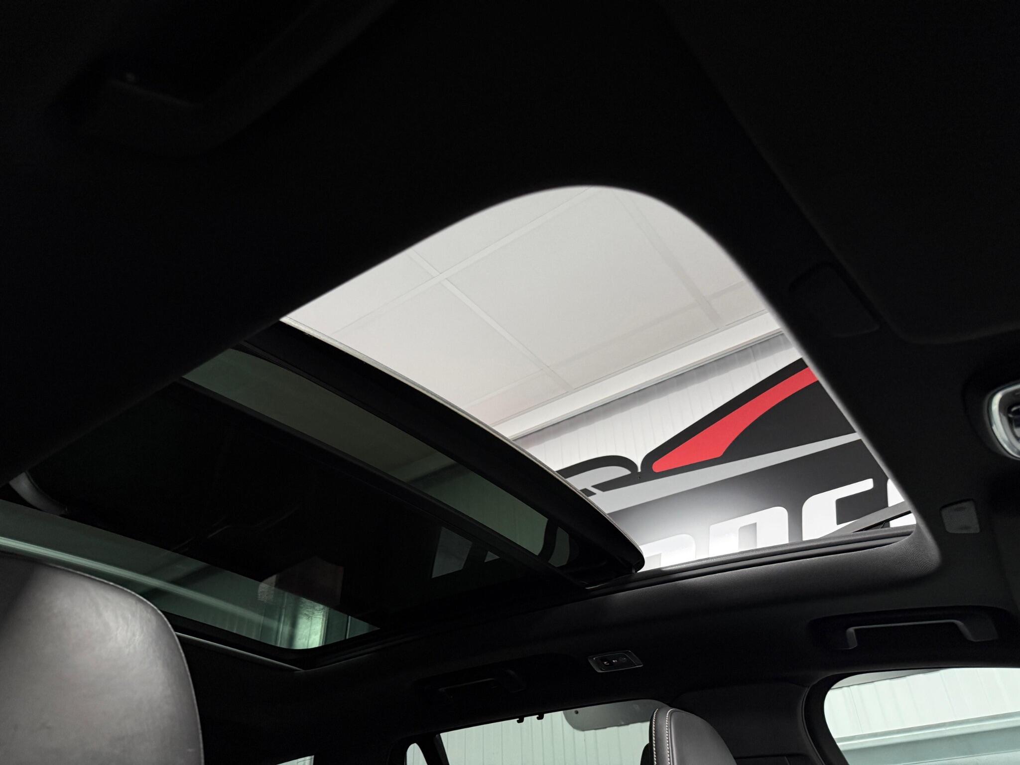 Volvo XC90 view 16