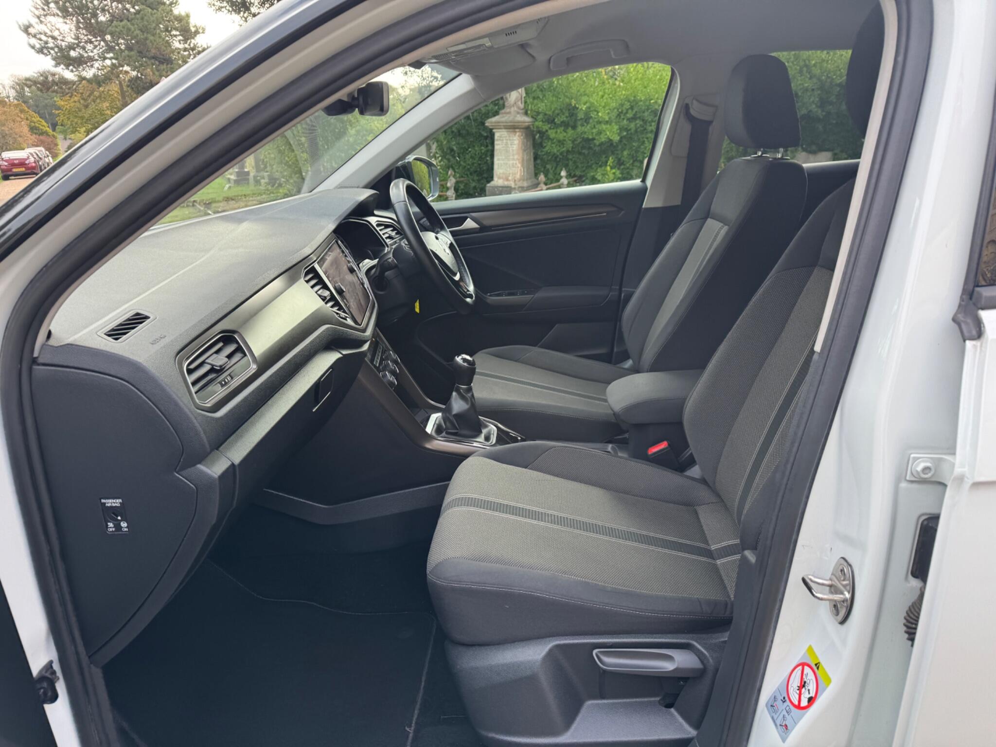 Volkswagen T-Roc view 81