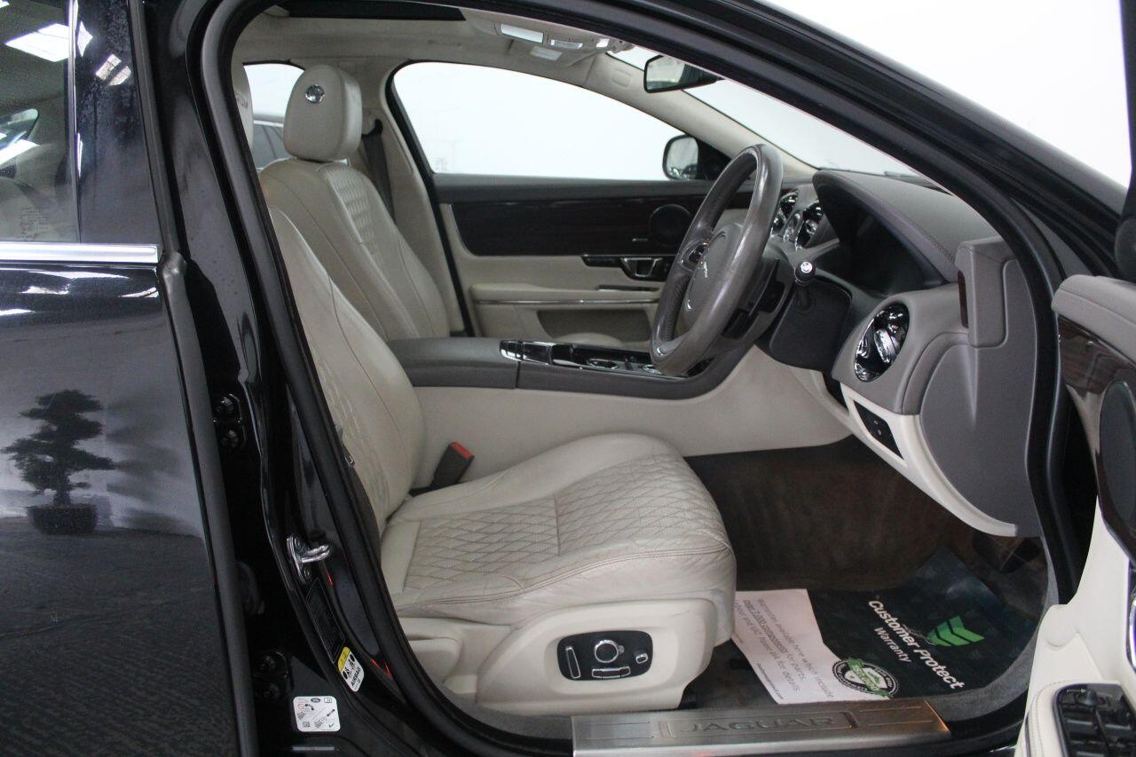 Jaguar XJ view 33