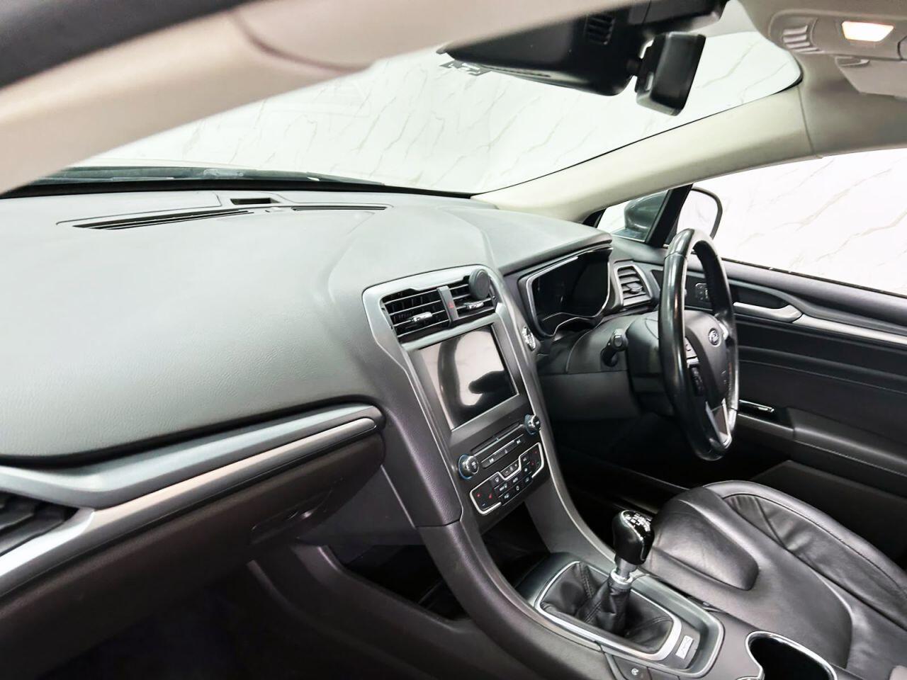 Ford Mondeo view 14