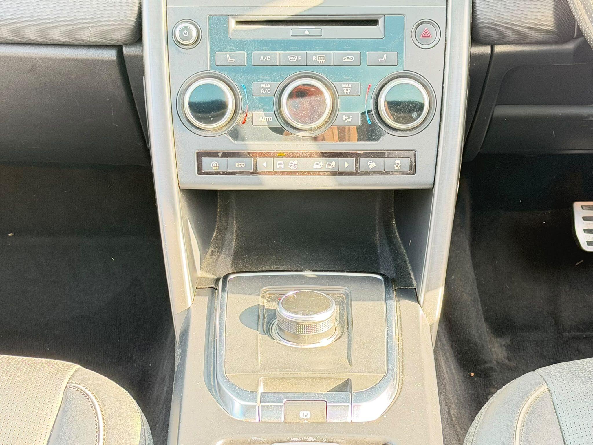 Land Rover Discovery Sport view 32