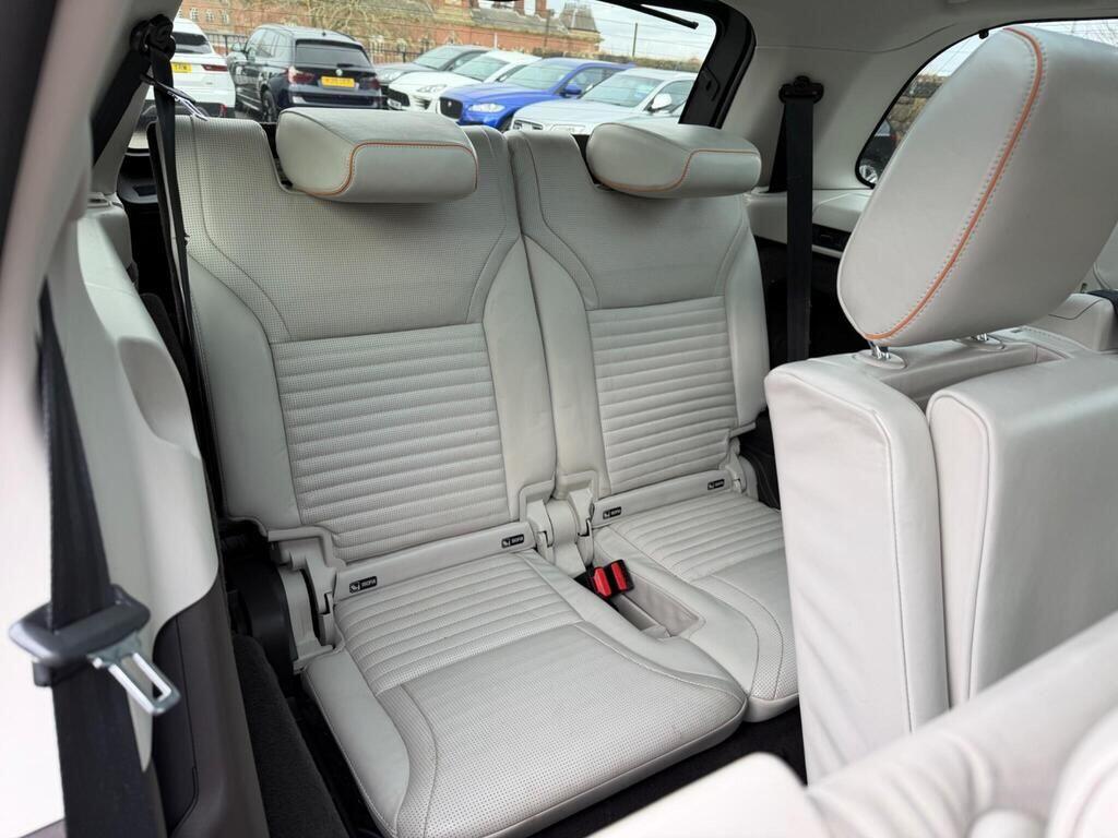 Land Rover Discovery view 22
