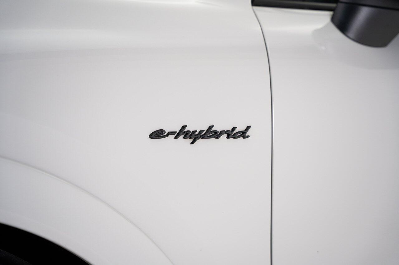 Porsche Cayenne view 27