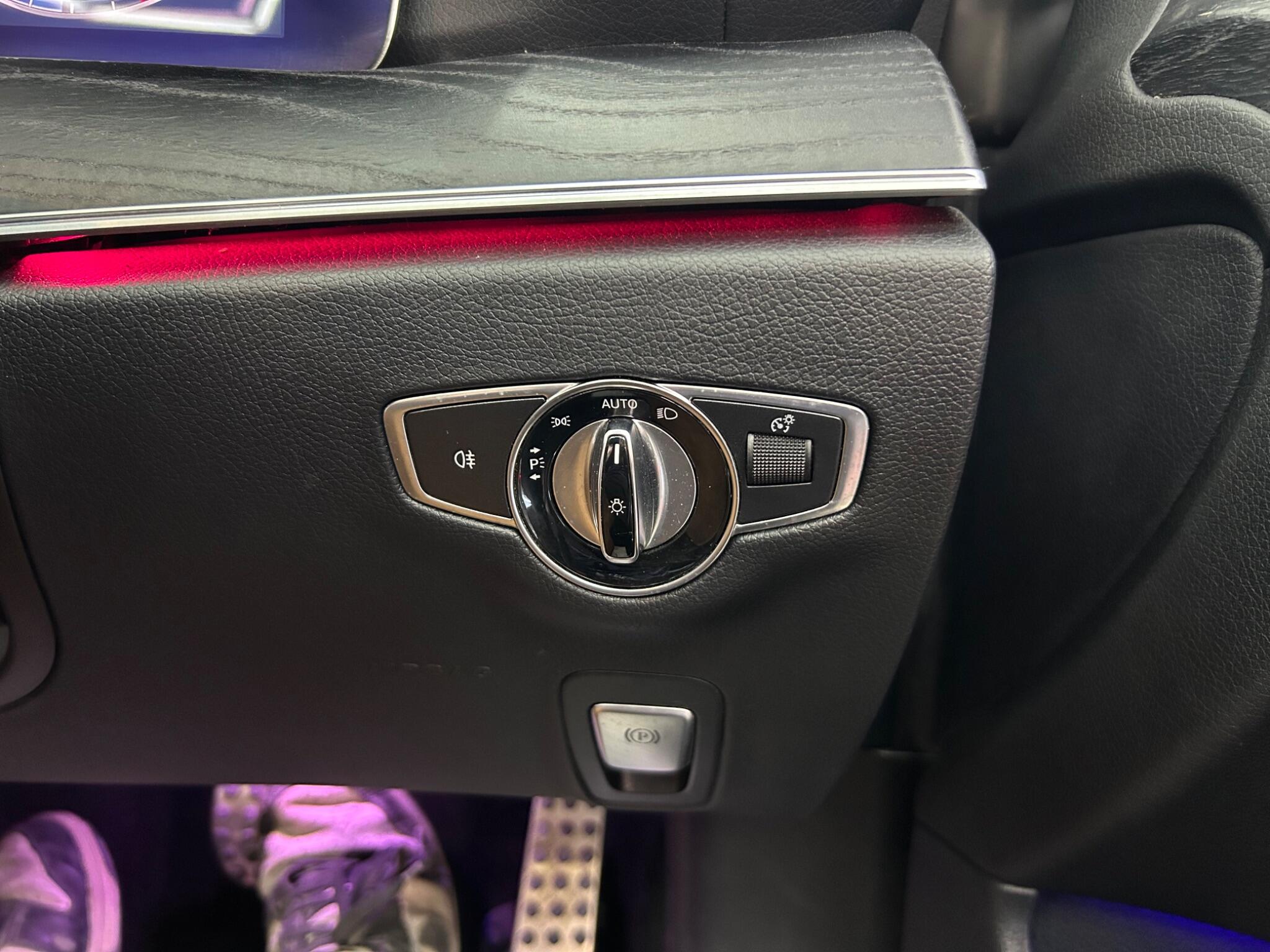Mercedes-Benz E Class view 27