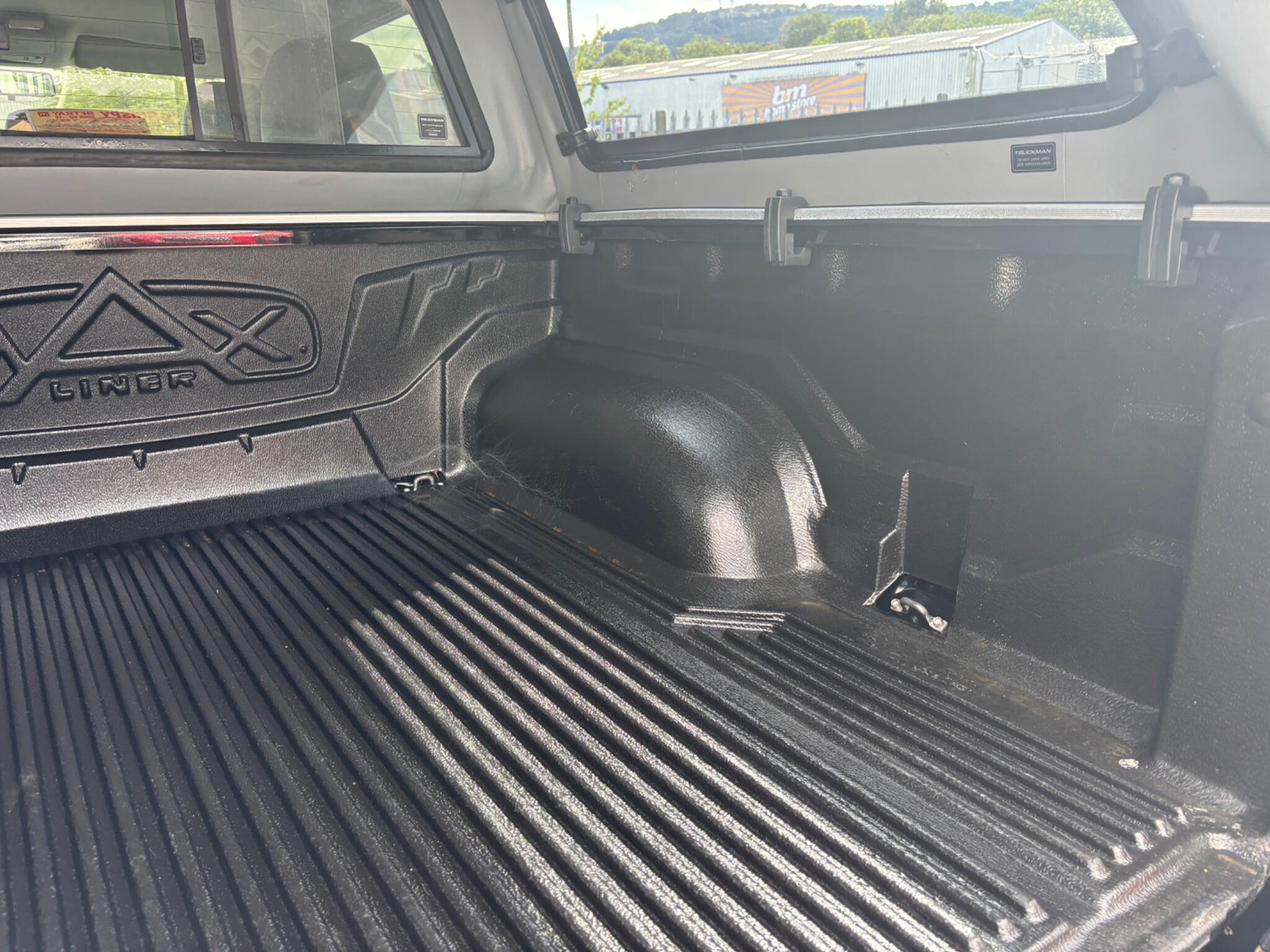 Volkswagen Amarok view 31