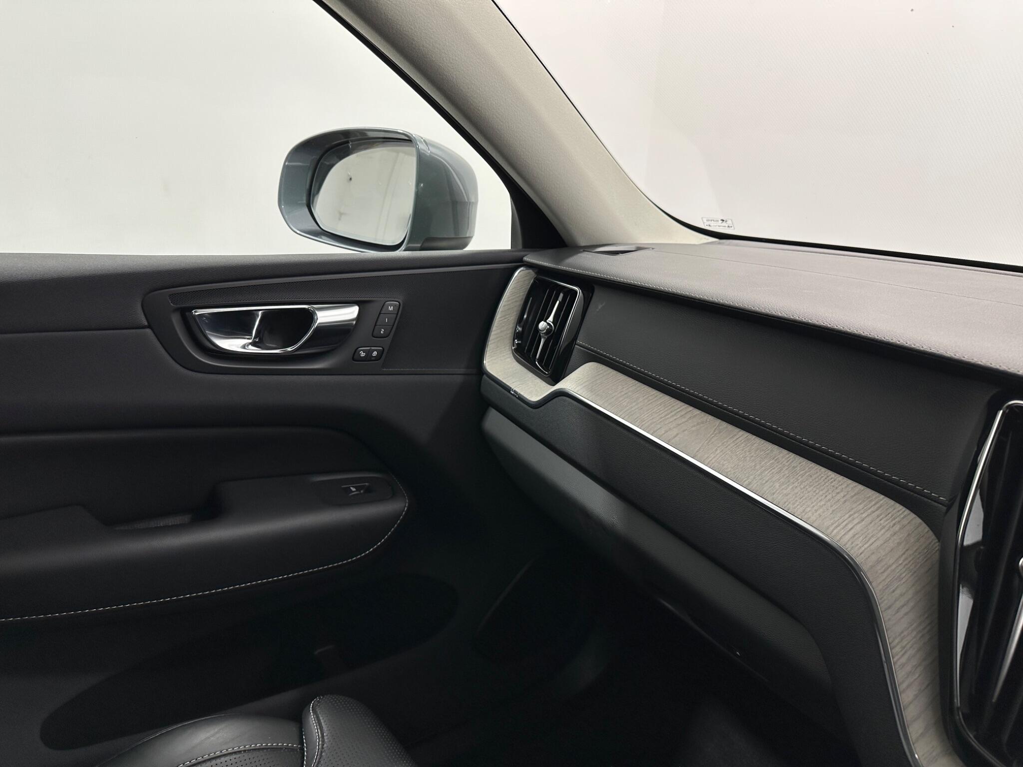 Volvo XC60 view 27