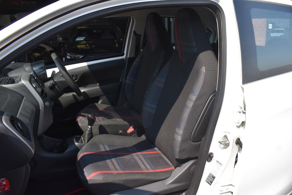 Peugeot 108 view 12