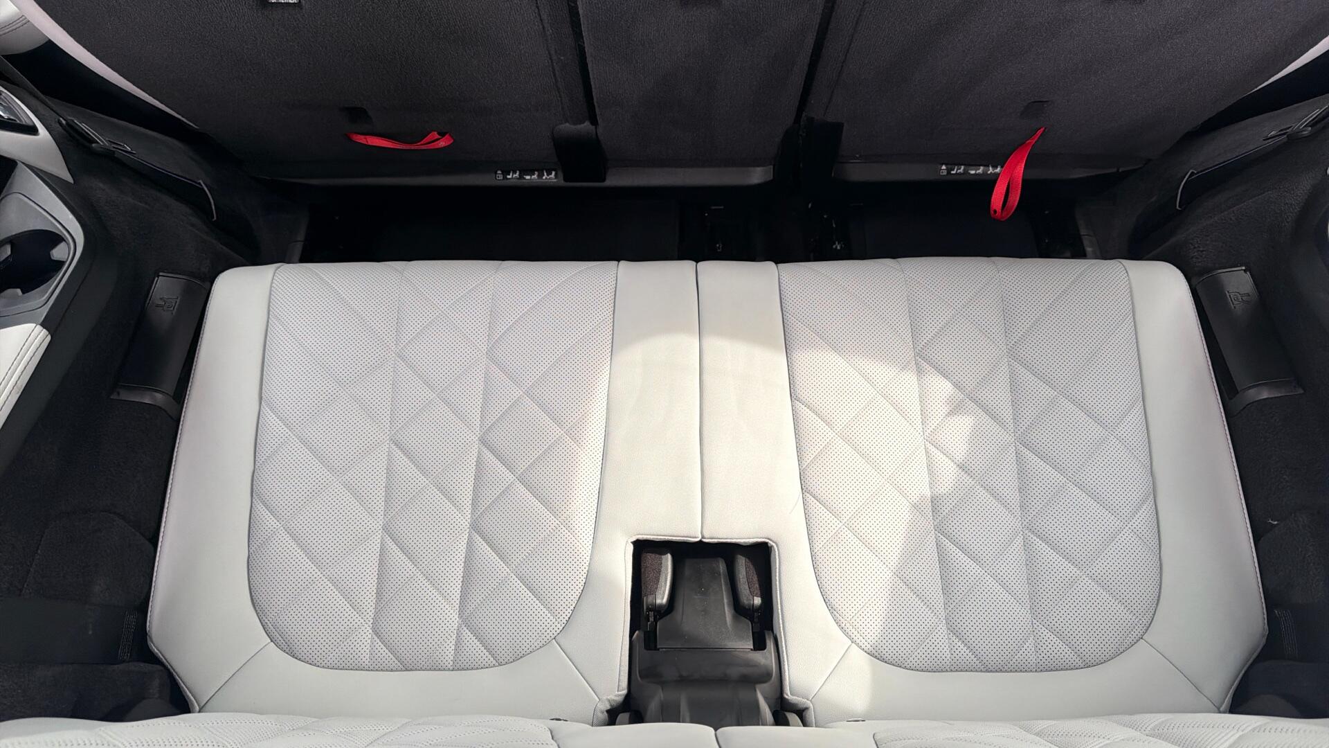BMW X7 view 42